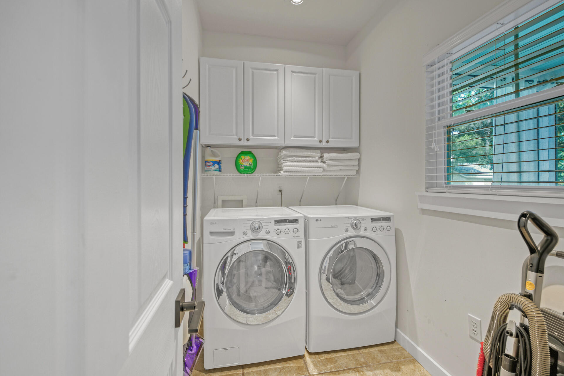 MAGNOLIA BEACH - Residential