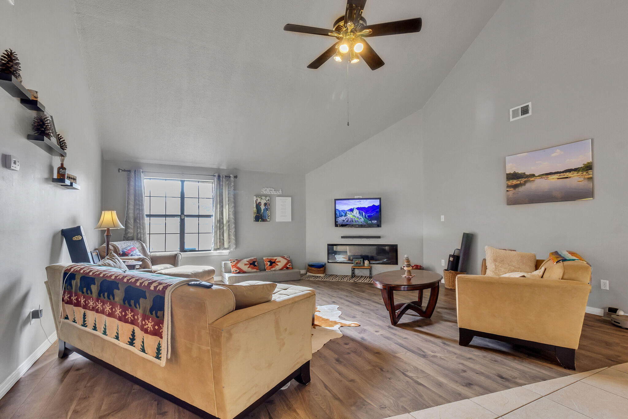 CASTELAR - Residential Lease