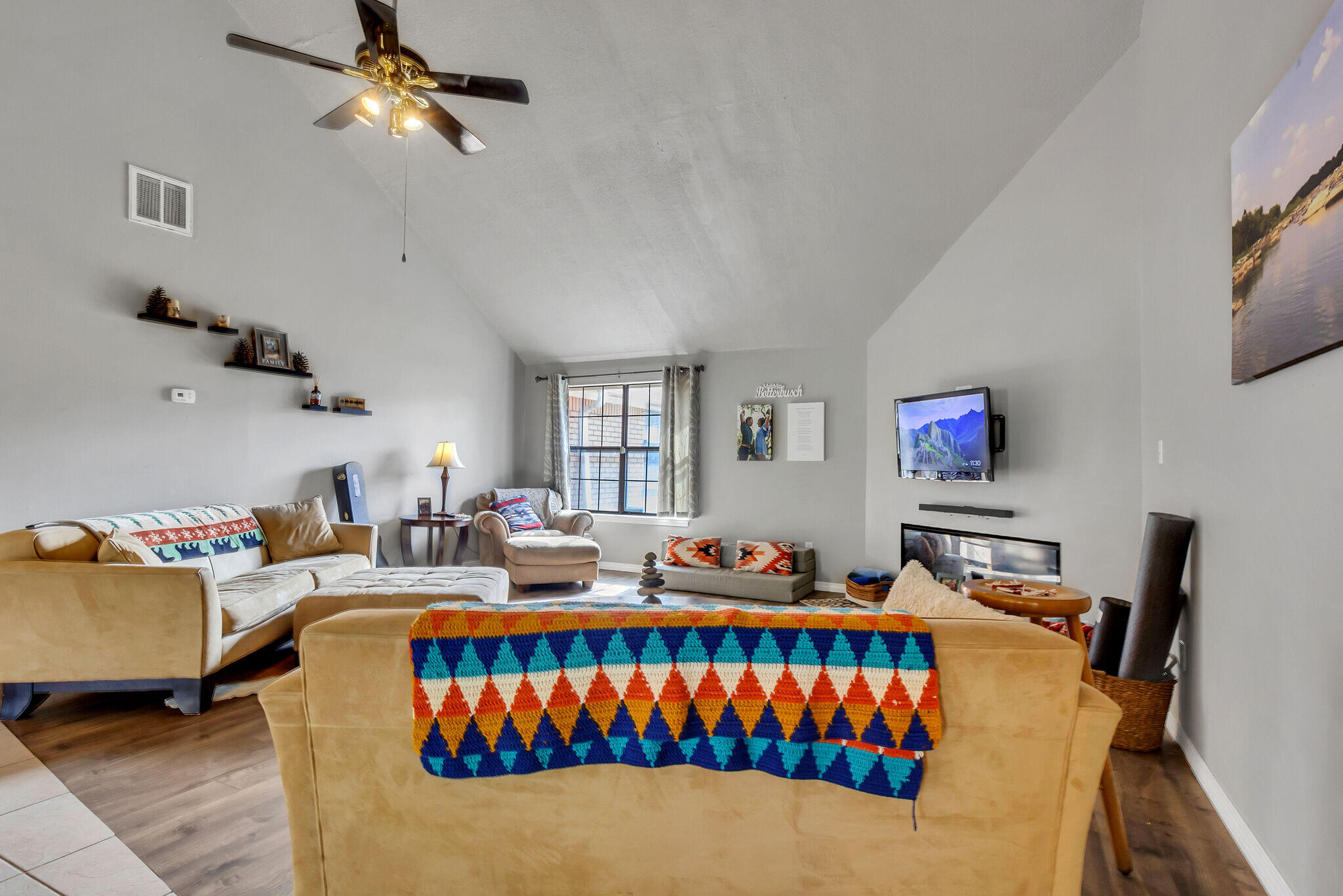 CASTELAR - Residential Lease