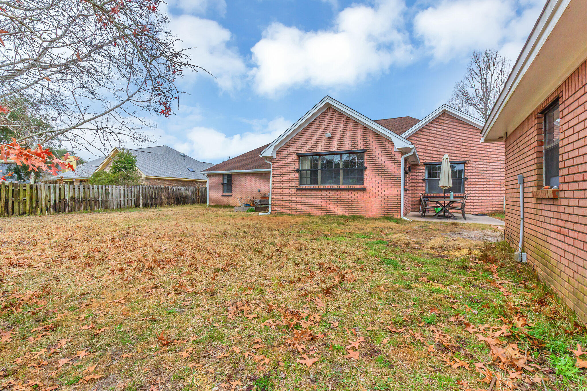 CASTELAR - Residential Lease