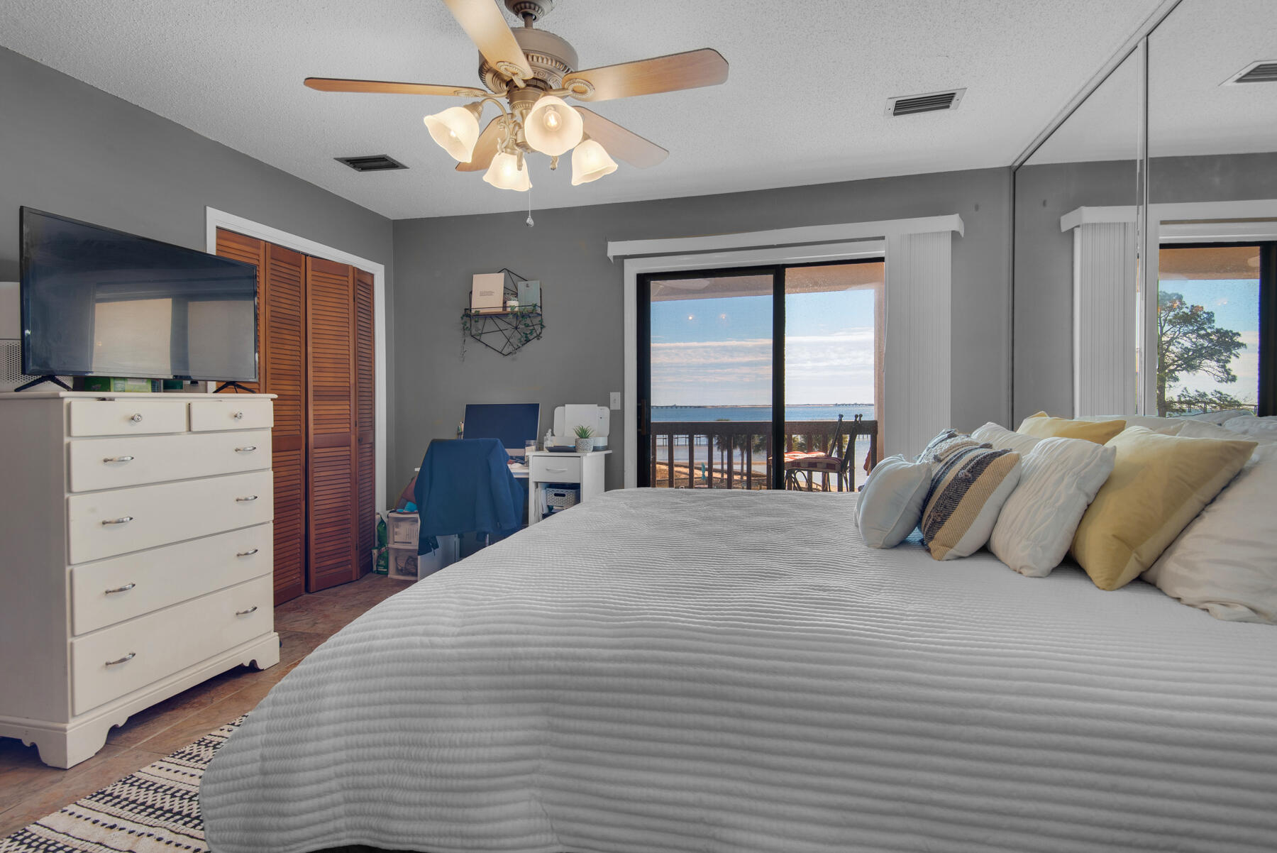 SAFE HARBOUR VILLAGE CONDO - Residential