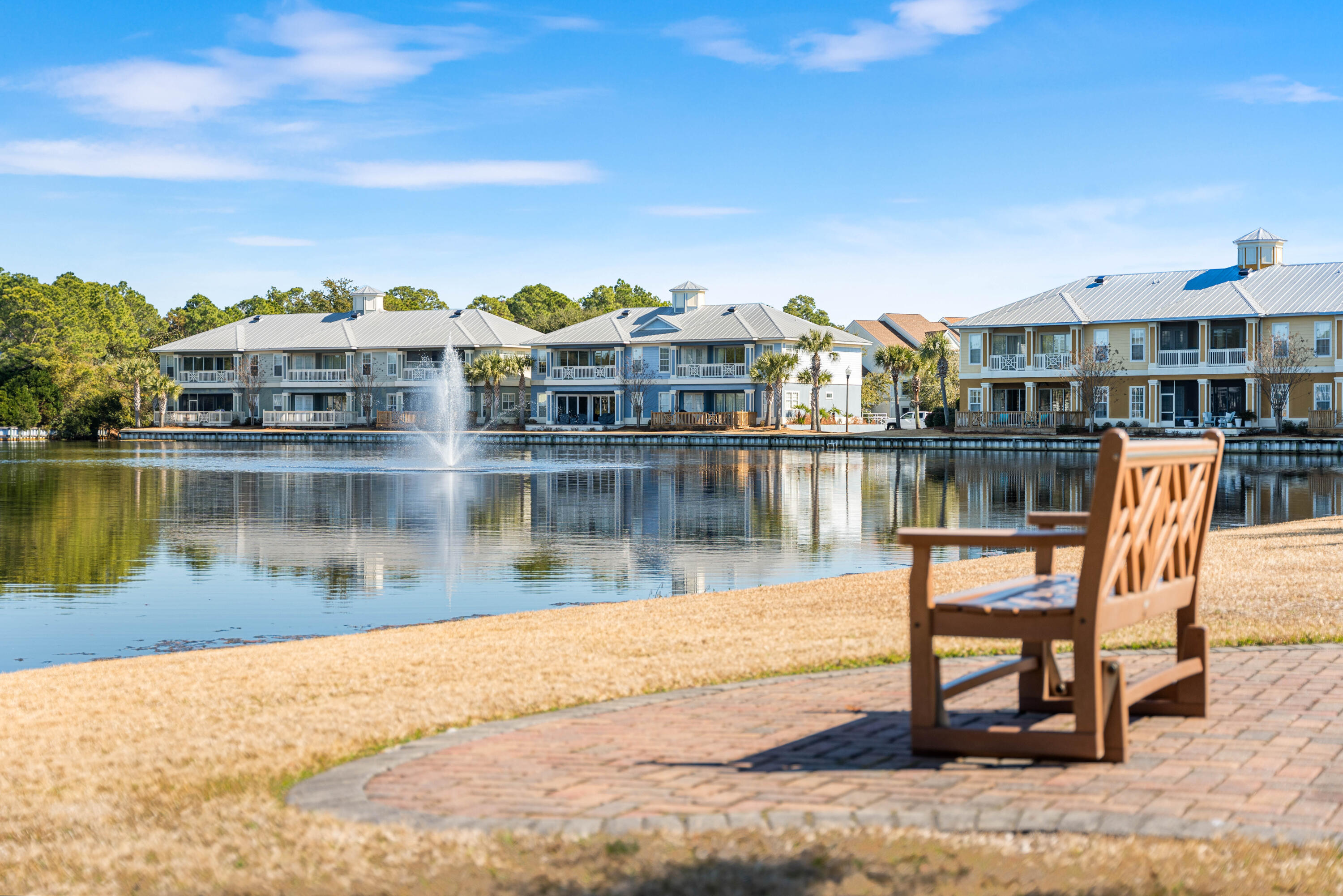 CRYSTAL LAKE - Residential