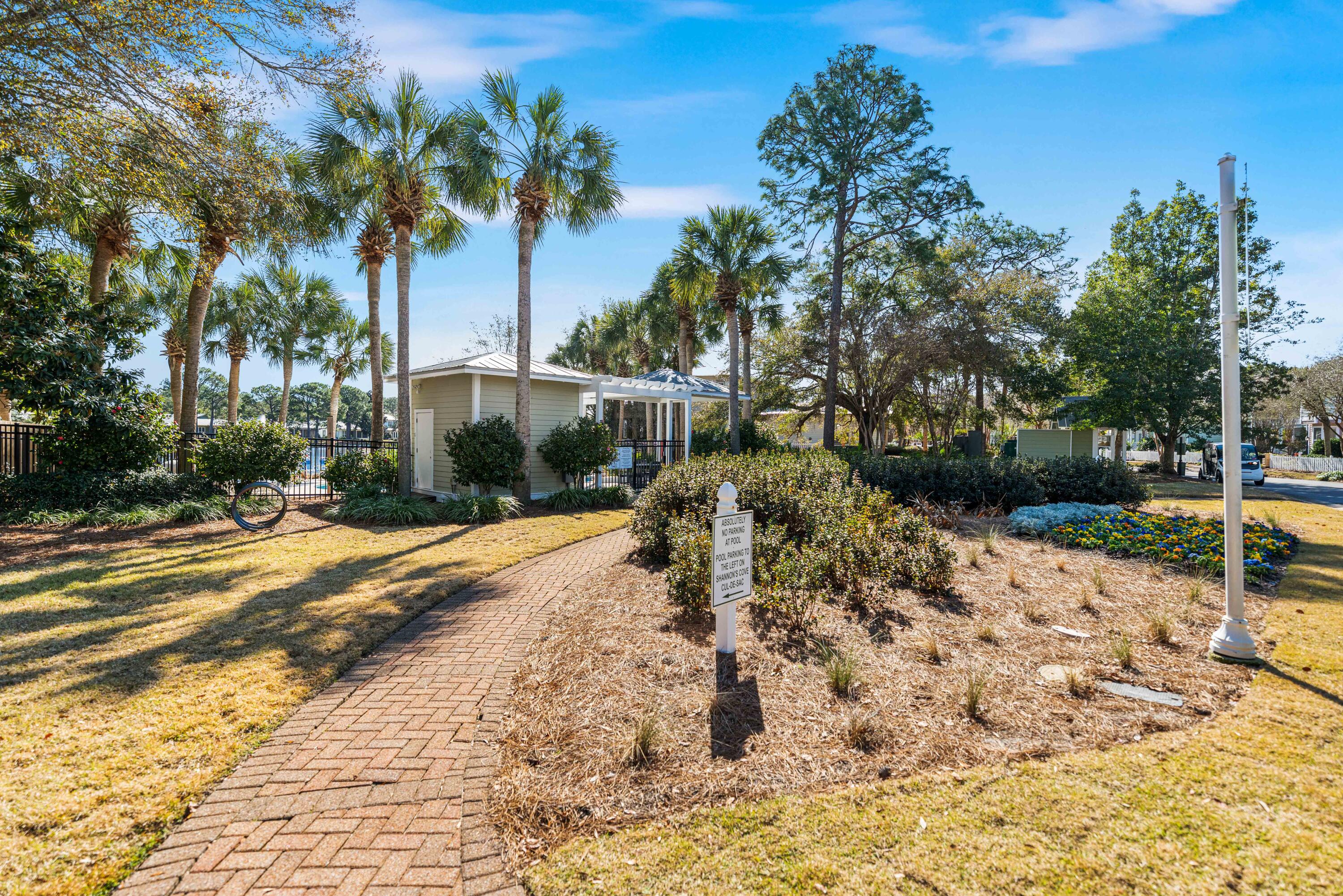 CRYSTAL LAKE - Residential
