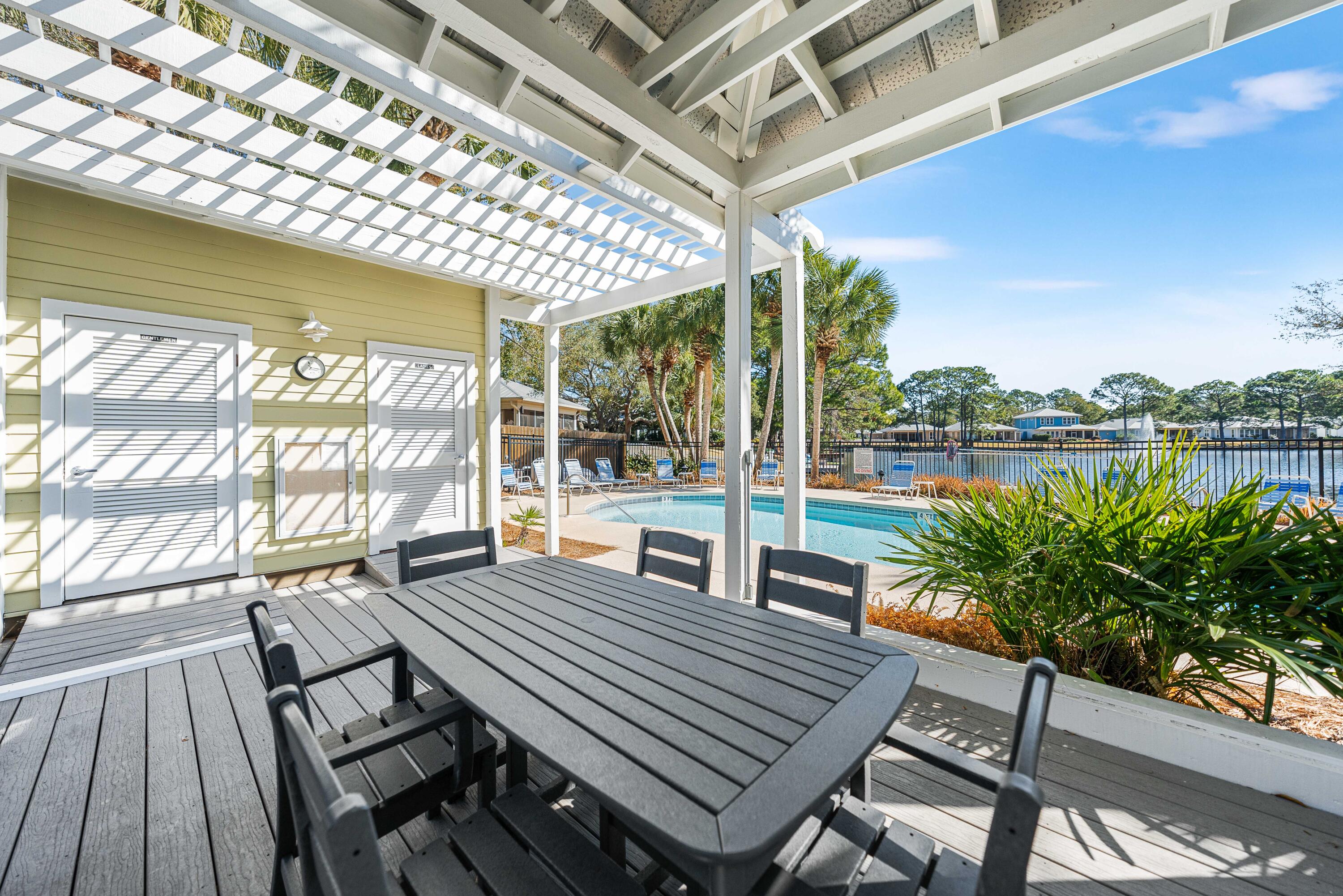 CRYSTAL LAKE - Residential
