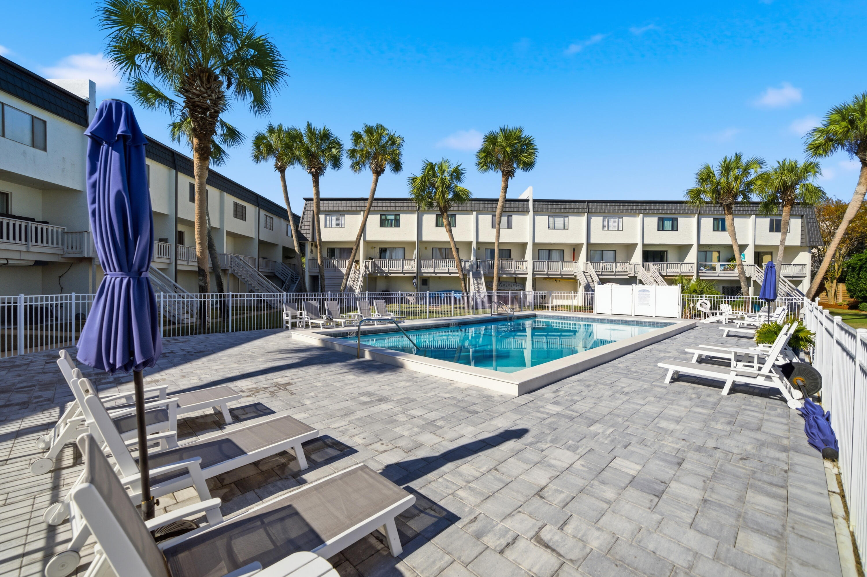 ISLA BLANCA T/H - Residential