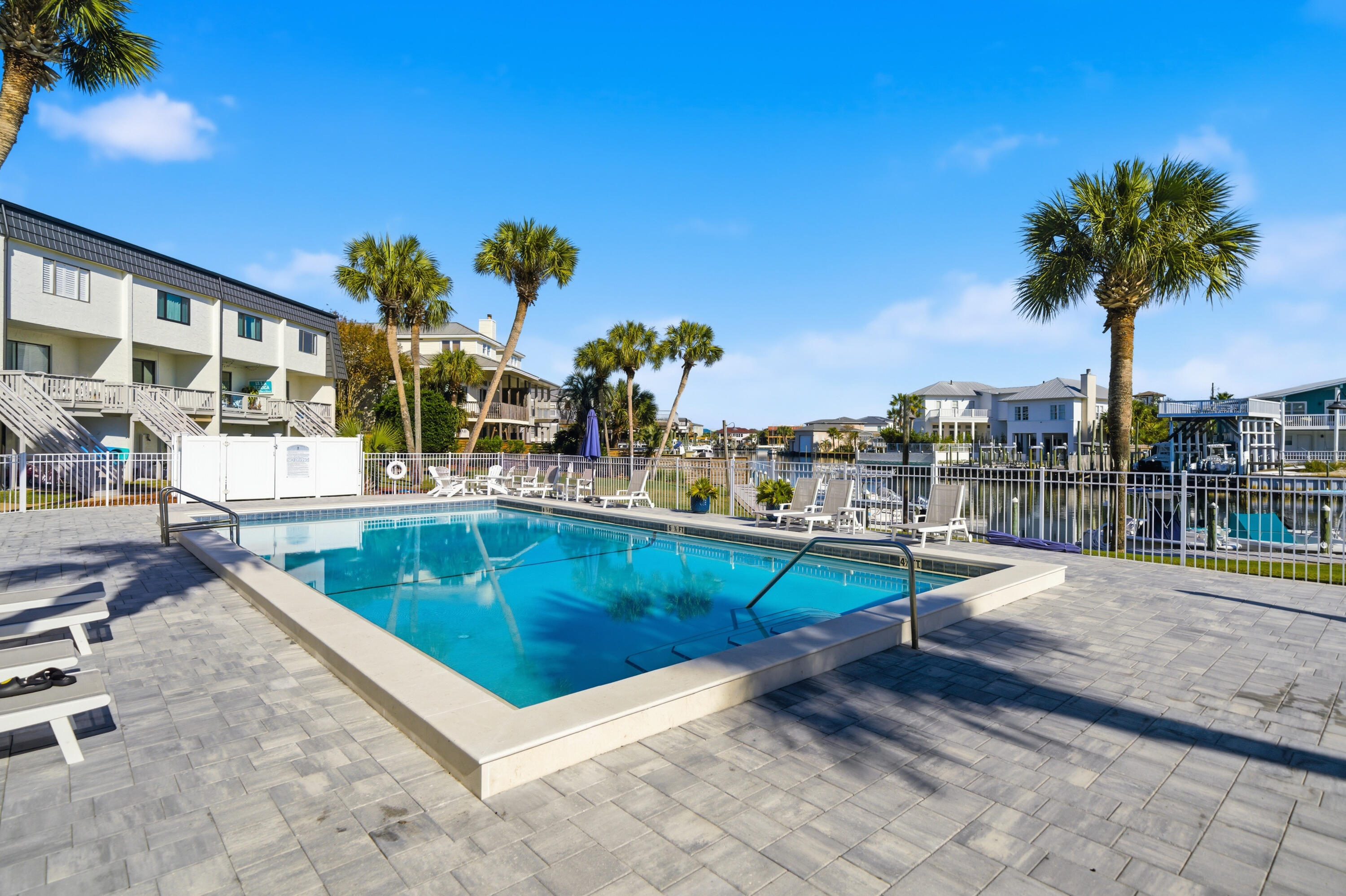 ISLA BLANCA T/H - Residential