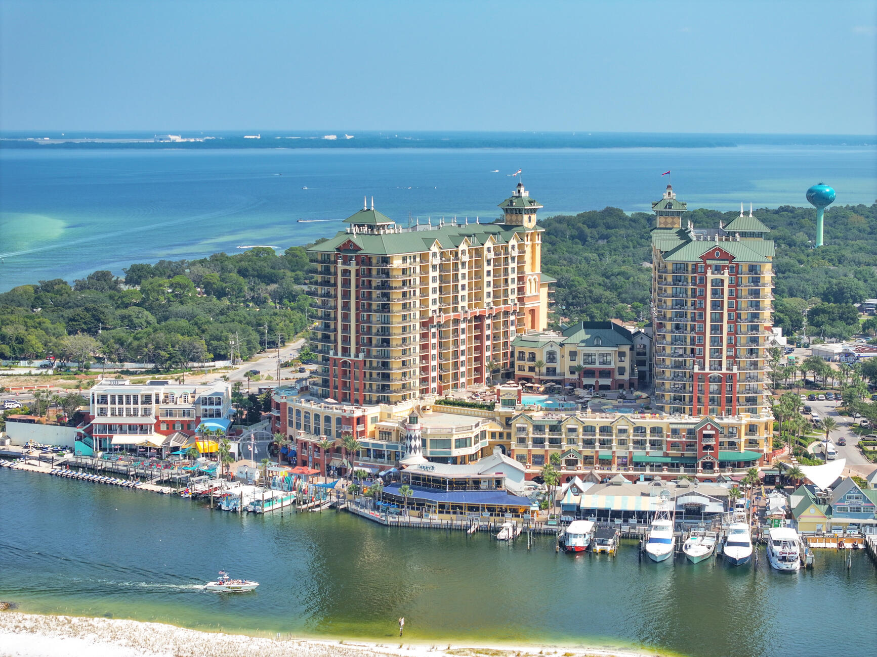 ISLA BLANCA T/H - Residential