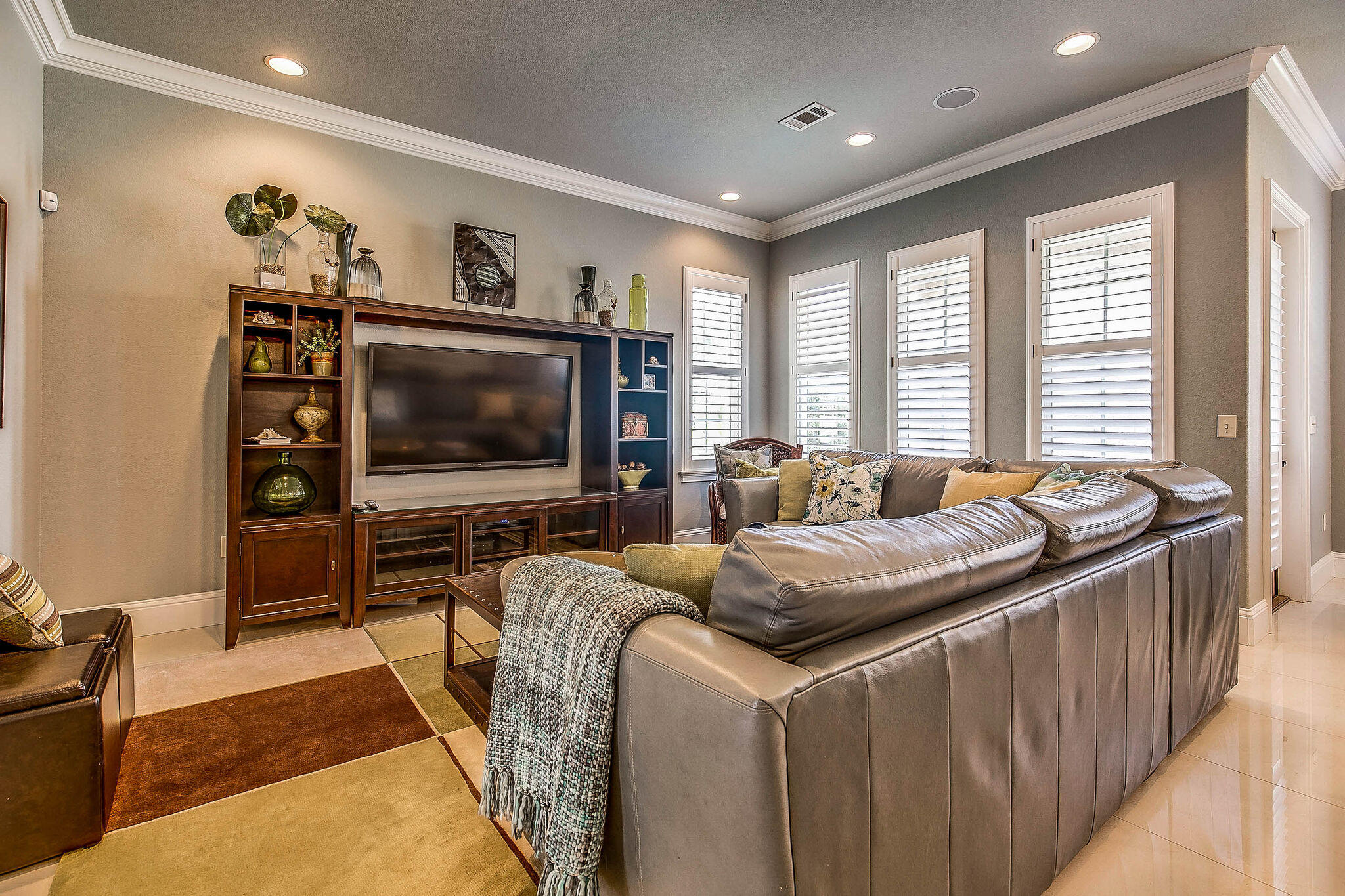 VILLA LAGO - Residential