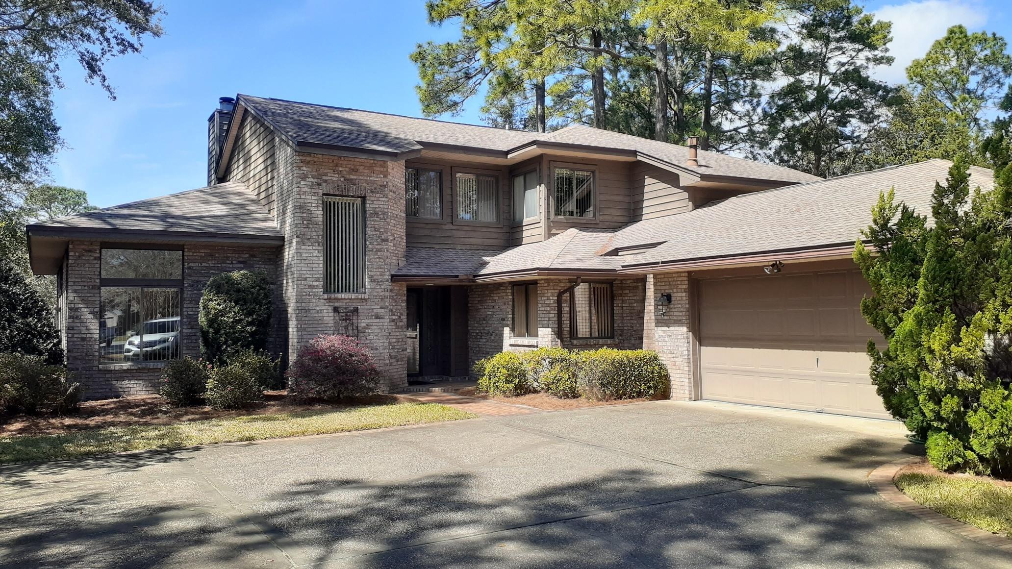 One Owner Home and very well maintain.Extra Large bedrooms with walk in closets, Master on the main with an Office/Den on Main.Every room on main level overlooks the lake and golf course.Terrific screen porch with beautiful view of the lake. Kitchen, Great Room and Master all open onto the porch .Open Loft area upstairs with two additional bedrooms, bath with double vanitiesGarage is large enough for a workshop and Laundry Rm. oversize with outside entrance.No HOA and gorgeous cut-de-sac- Lake /golf course Lot.