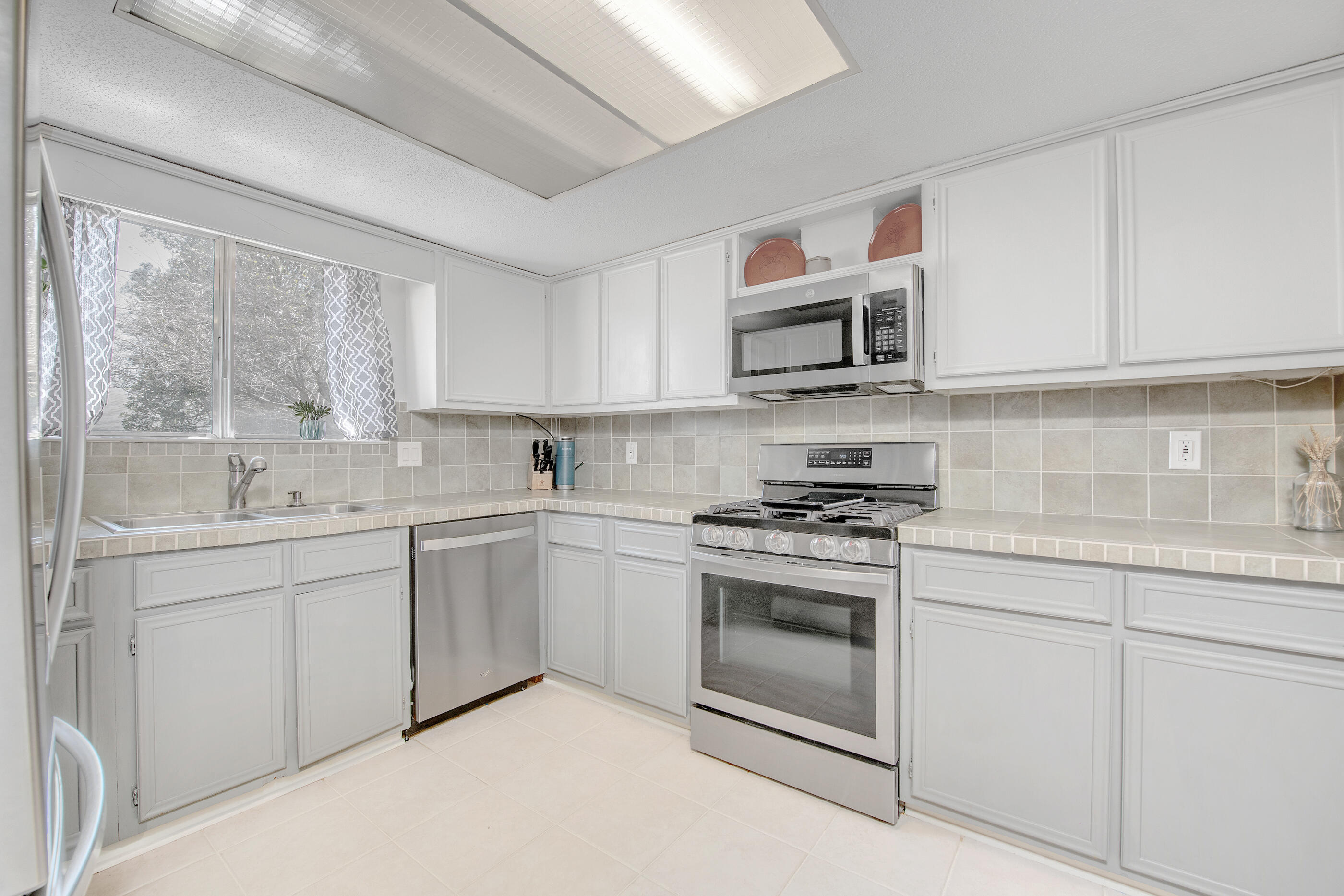 TANGLEWOOD S/D 1ST ADDN - Residential