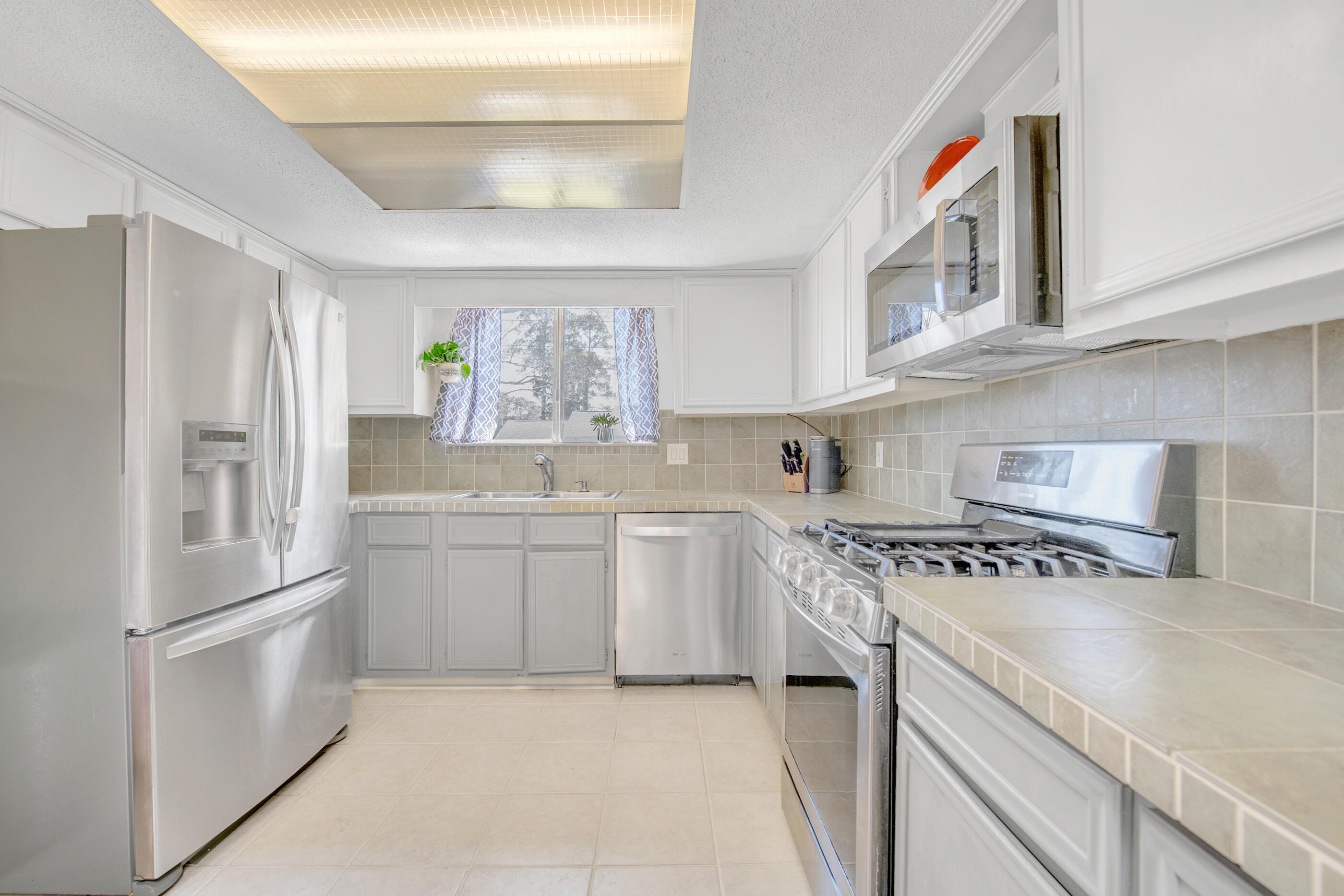TANGLEWOOD S/D 1ST ADDN - Residential