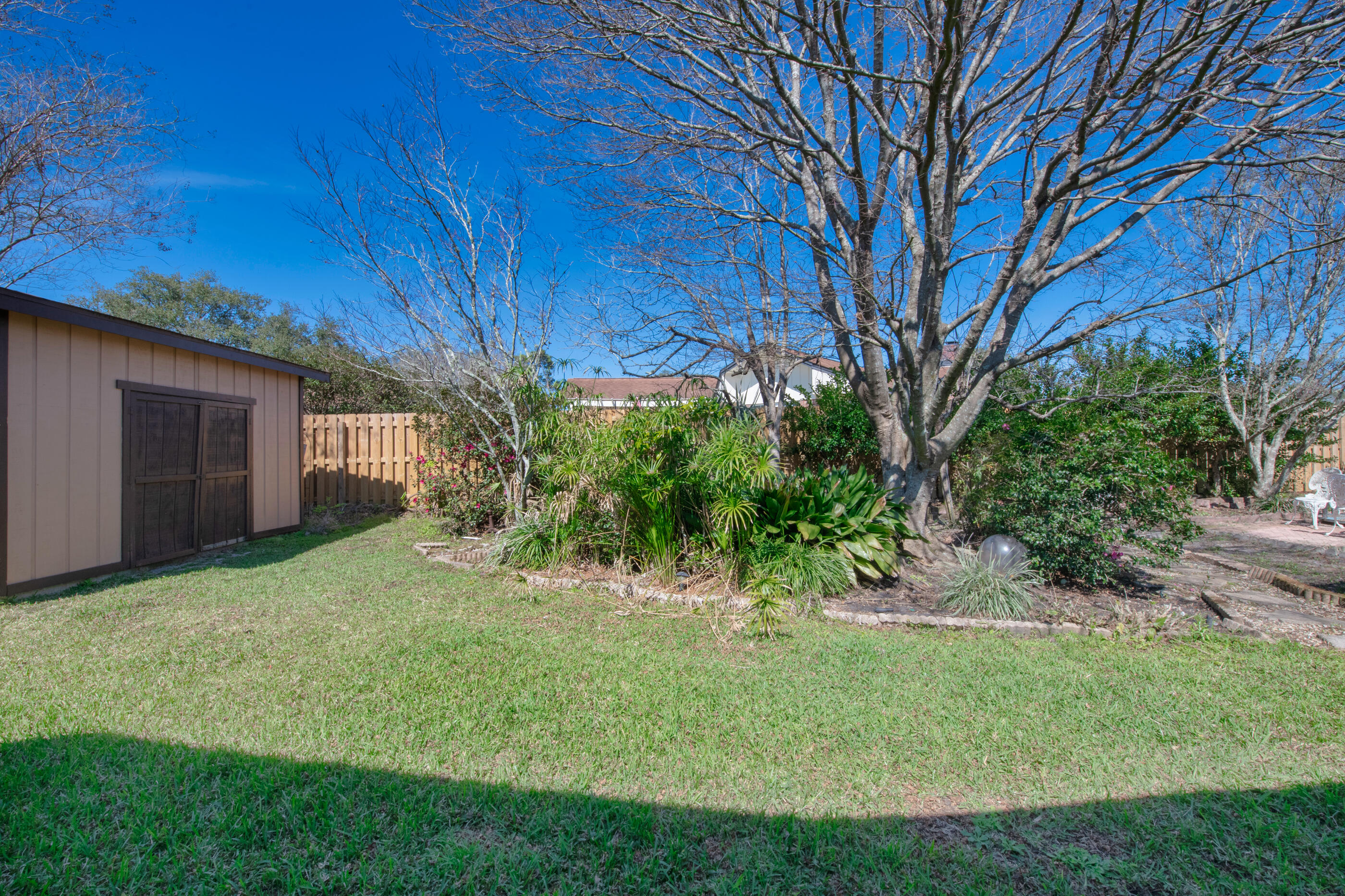 TANGLEWOOD S/D 1ST ADDN - Residential