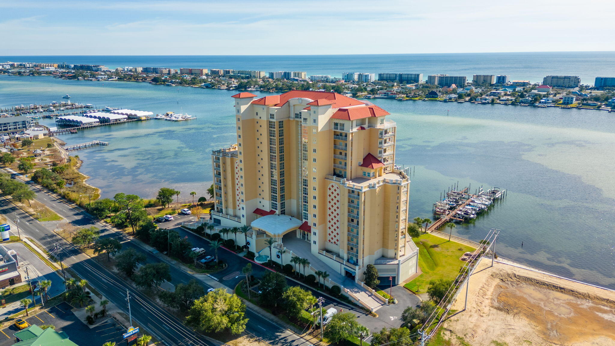 PRESIDIO YACHT CLUB - Residential