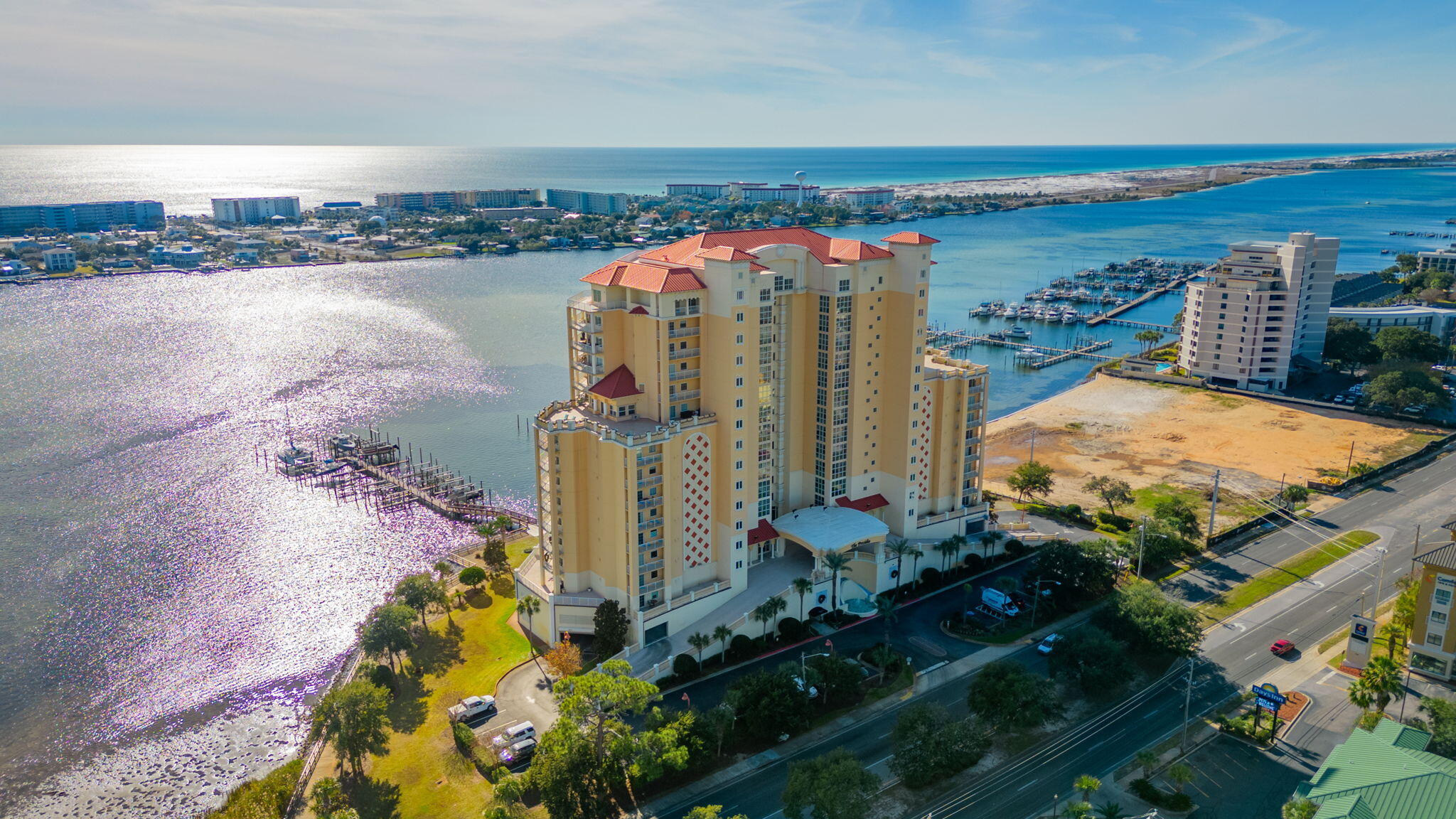 PRESIDIO YACHT CLUB - Residential