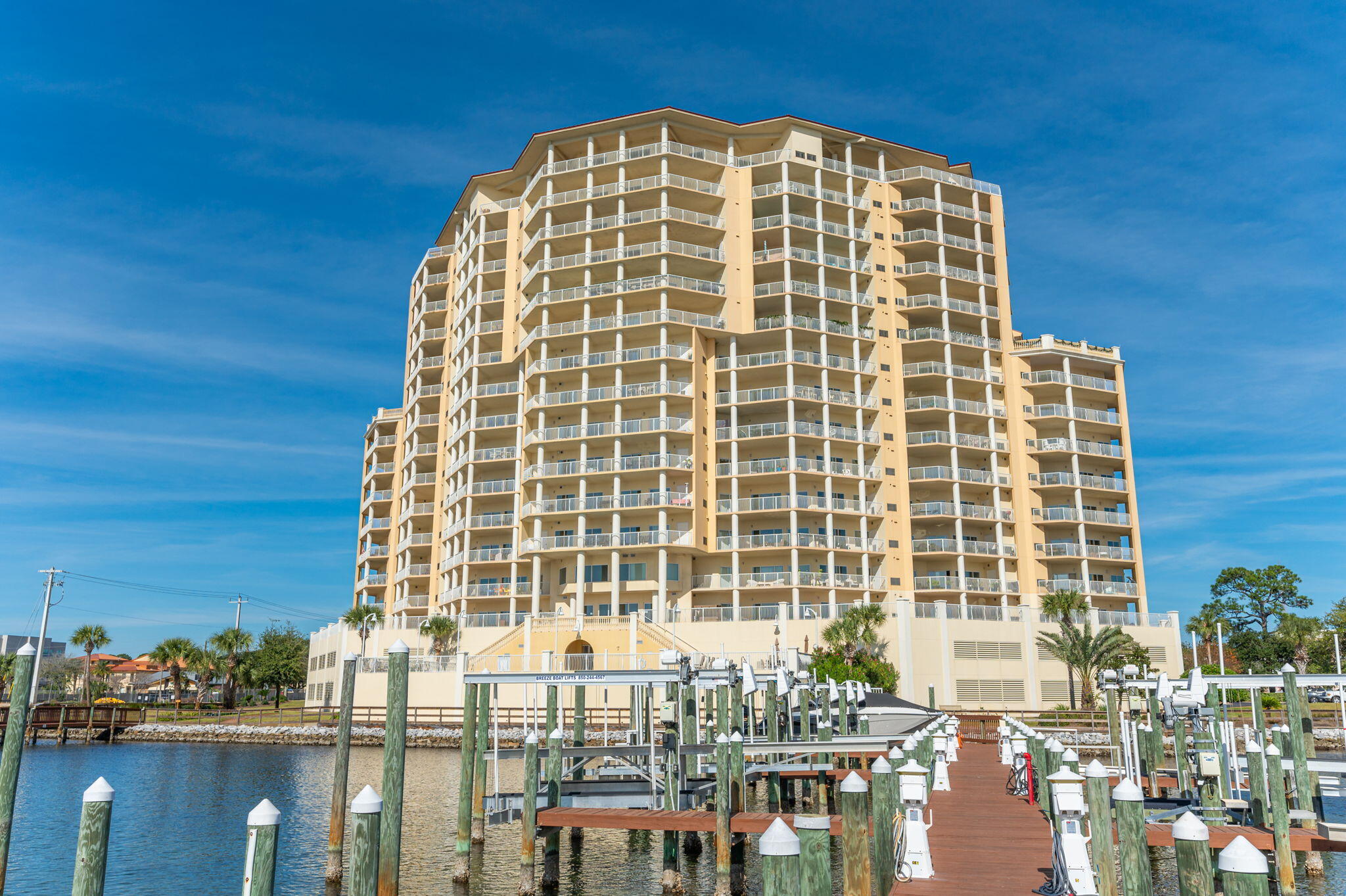 PRESIDIO YACHT CLUB - Residential