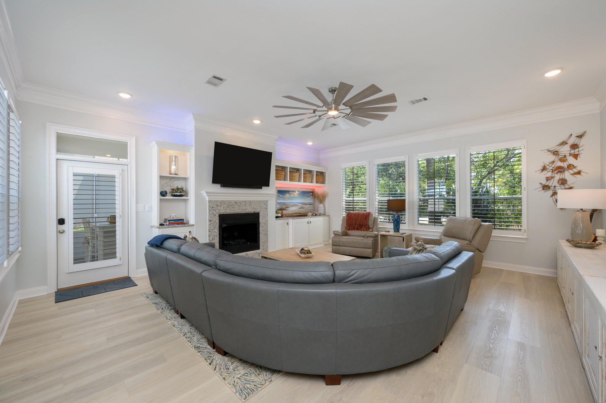 FAIRWAY VILLAS - Residential