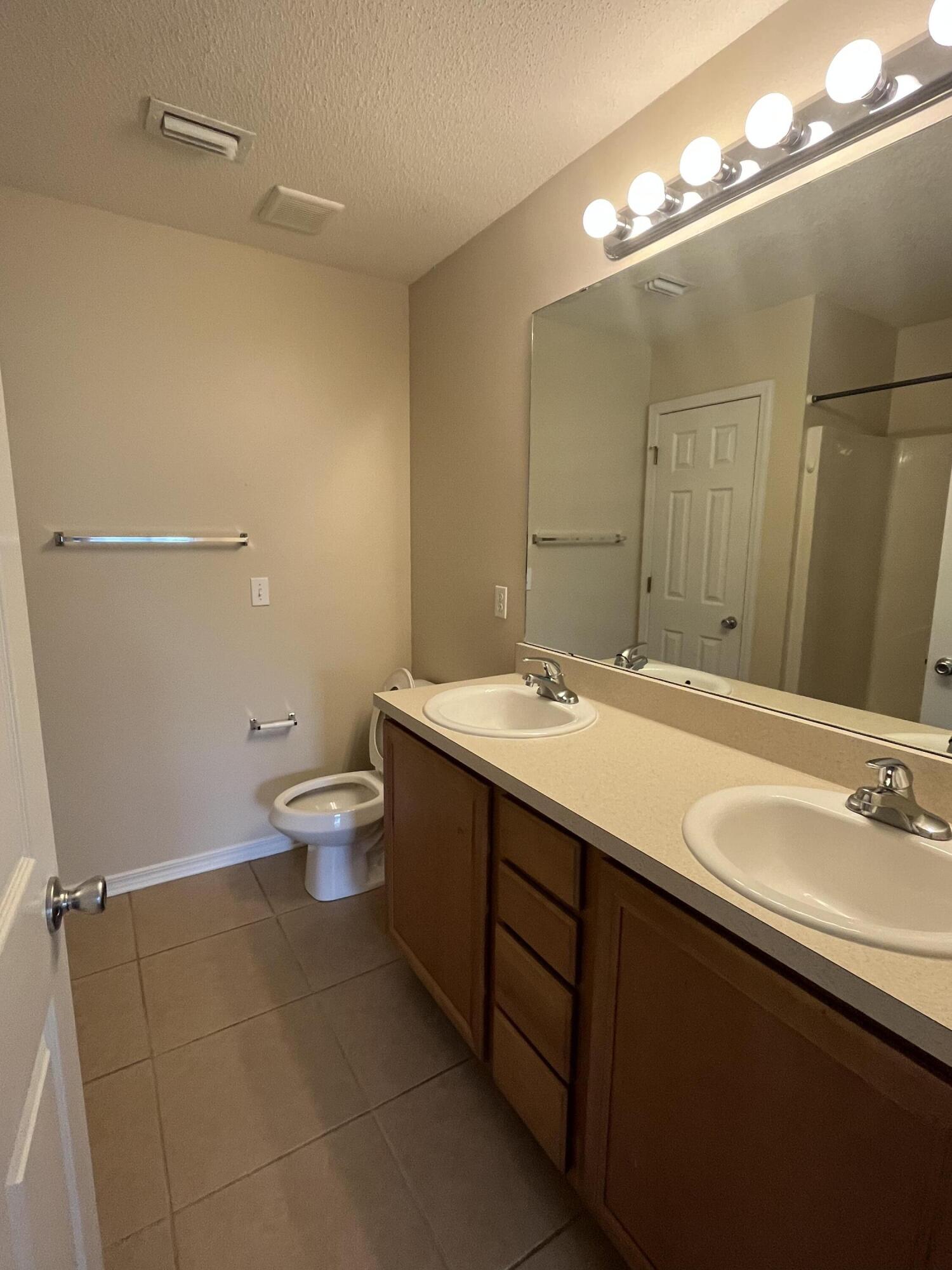 NORTH PARK T/H PH II - Residential Lease