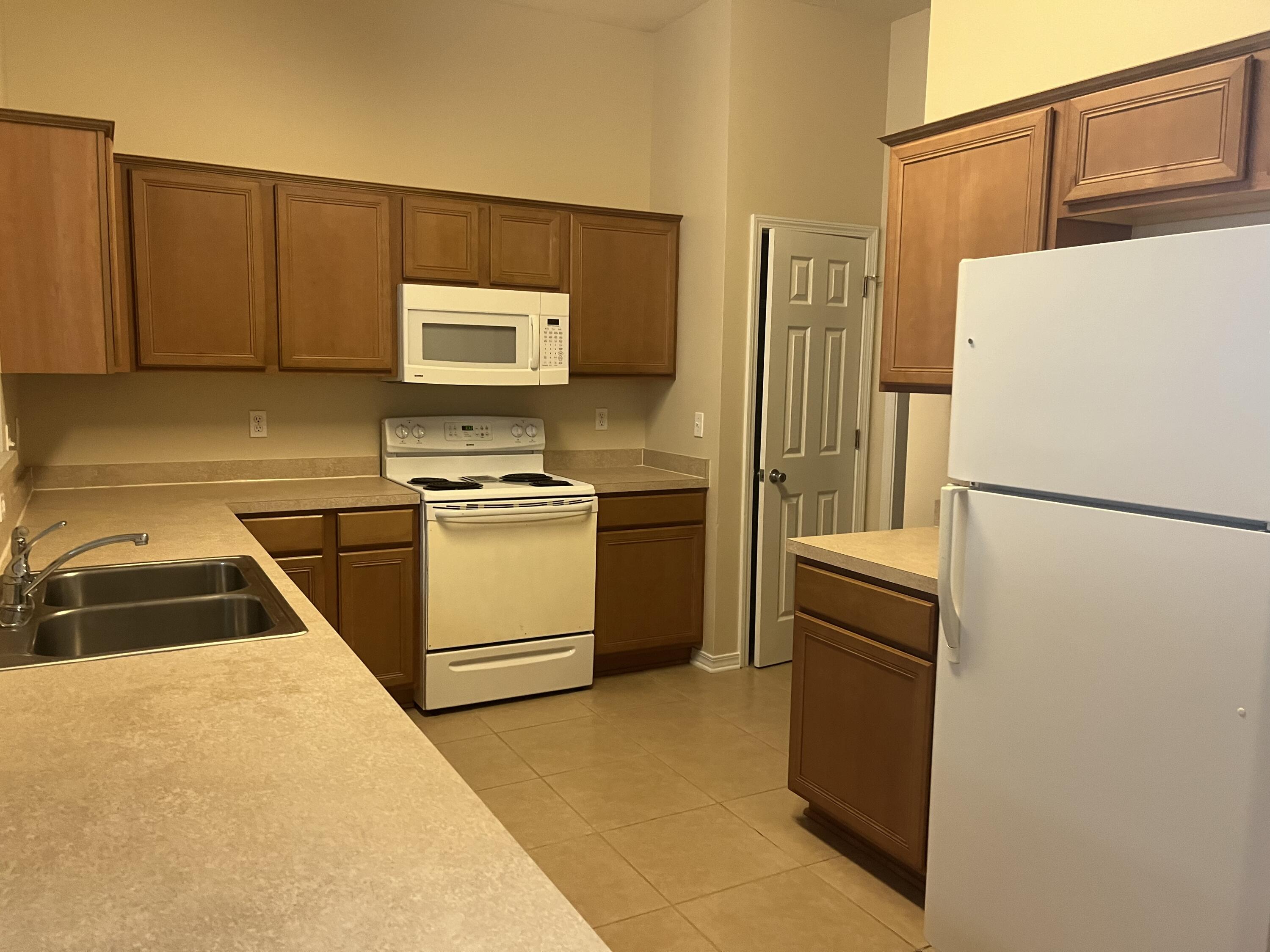 NORTH PARK T/H PH II - Residential Lease