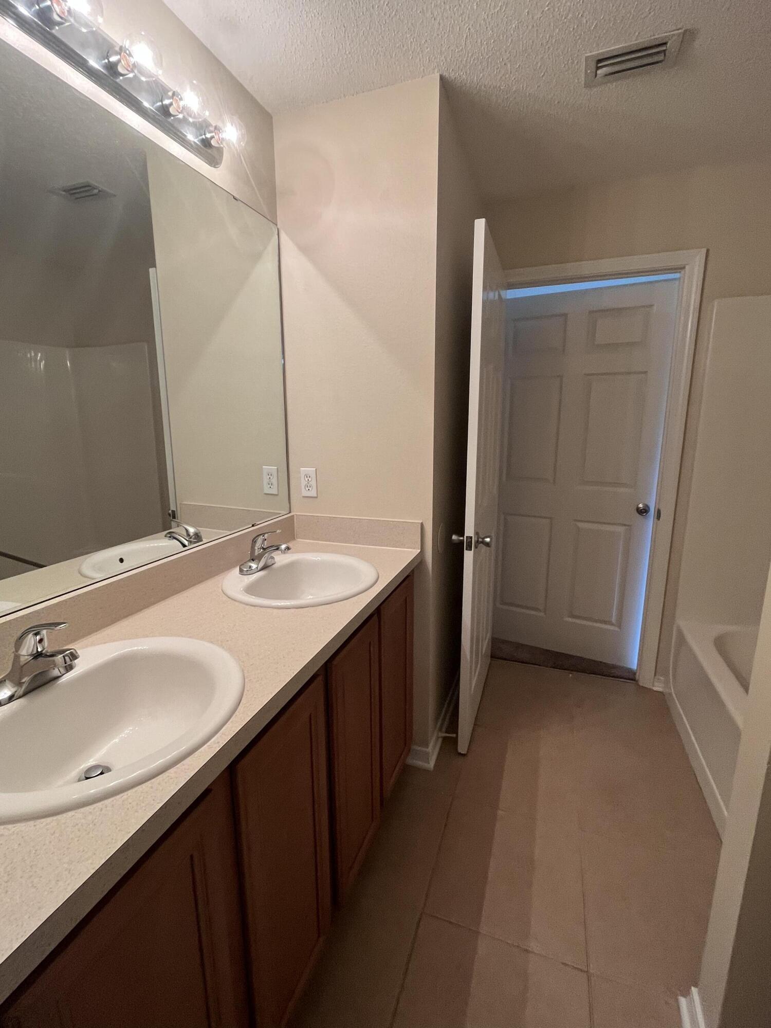 NORTH PARK T/H PH II - Residential Lease