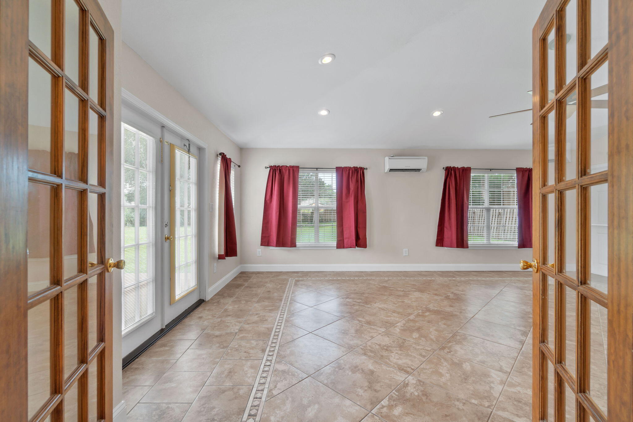 HOLLEY BY THE SEA - Residential