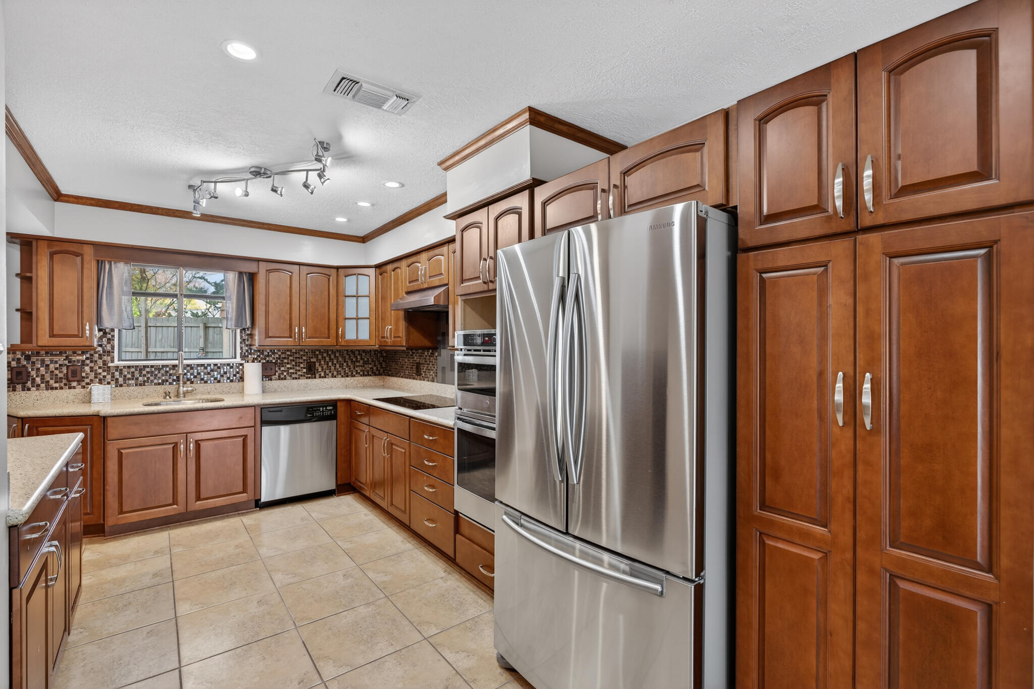 LAKE LORRAINE ESTATES 3 - Residential