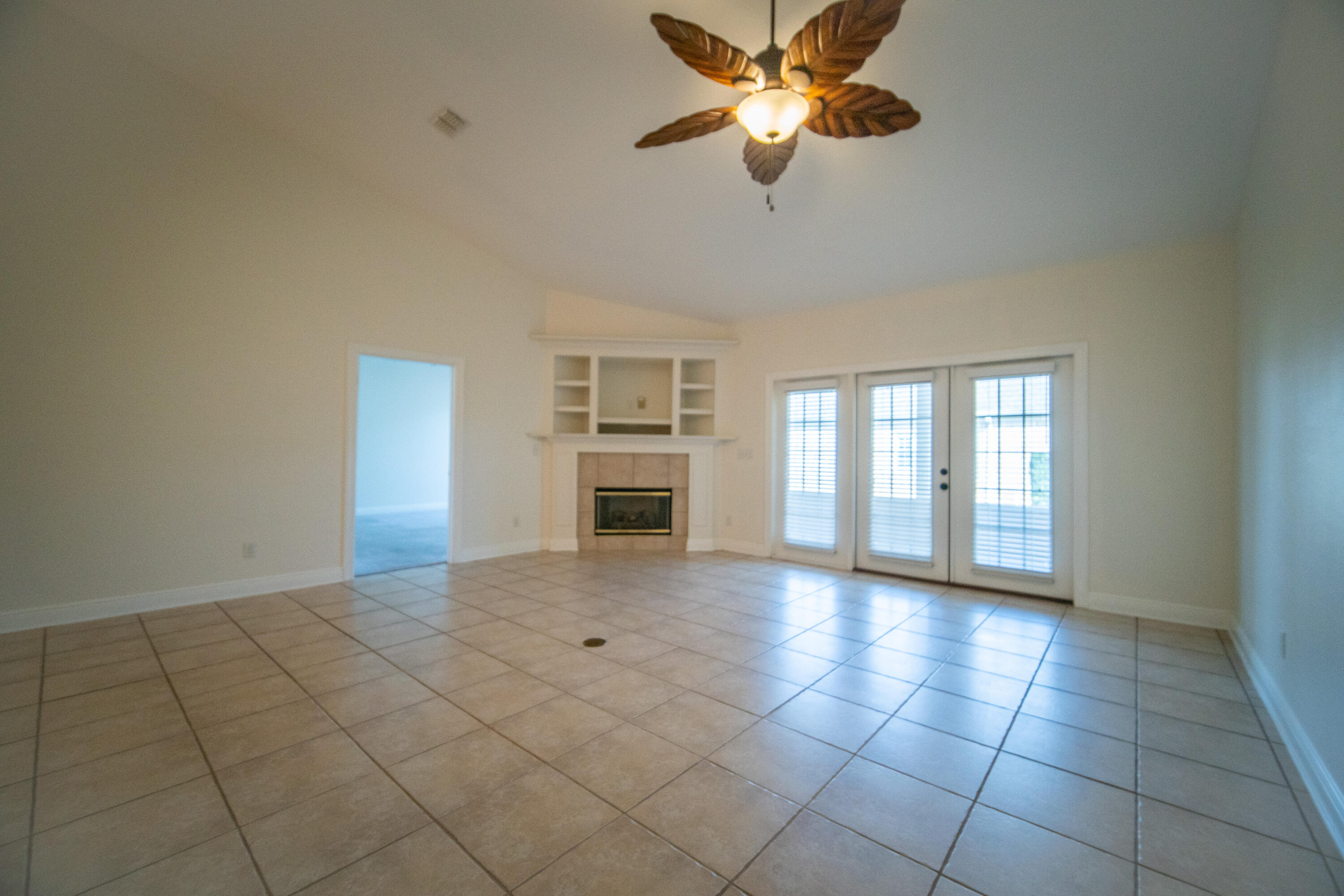 DIAMOND LAKES - Residential