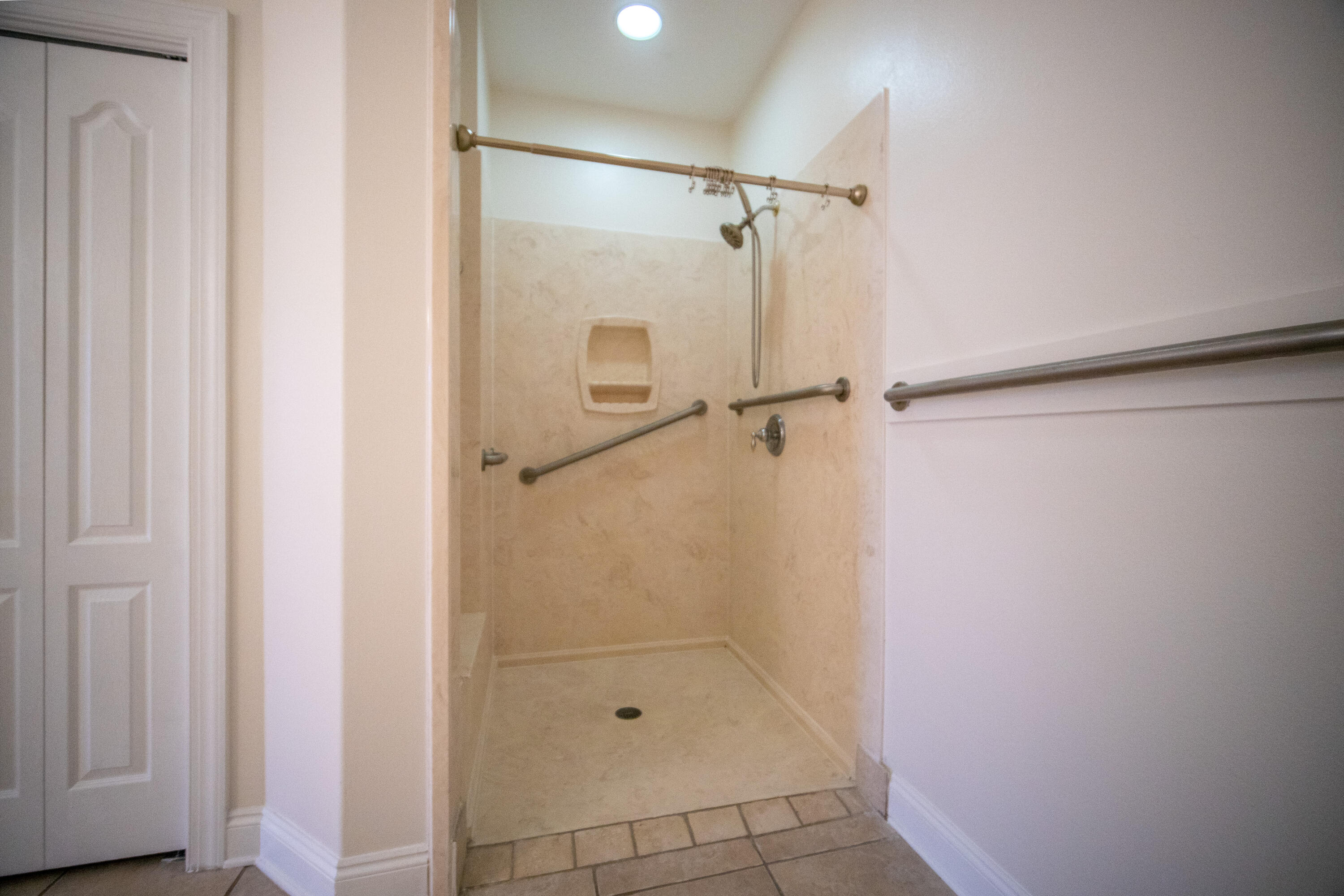 DIAMOND LAKES - Residential