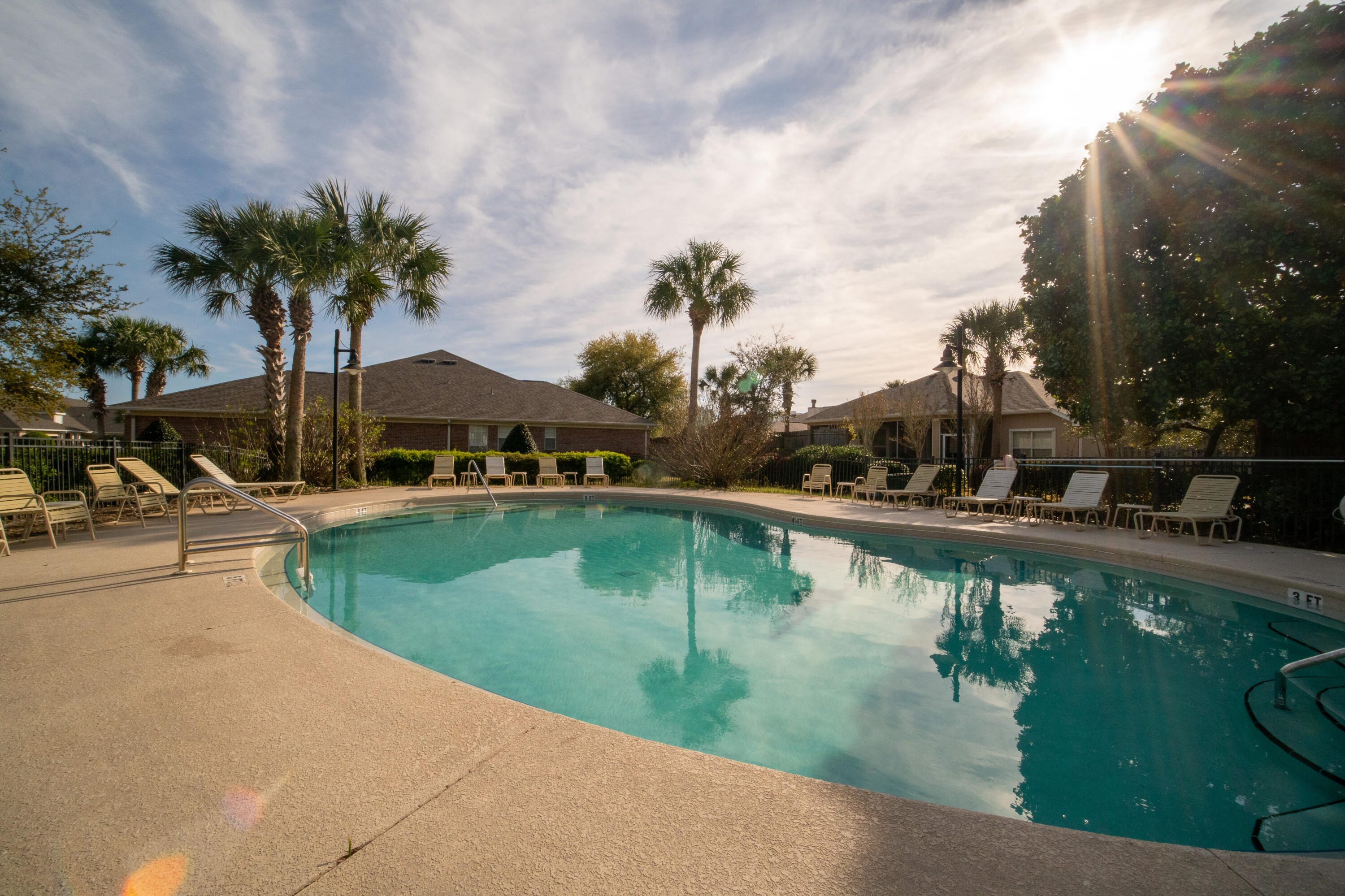 DIAMOND LAKES - Residential