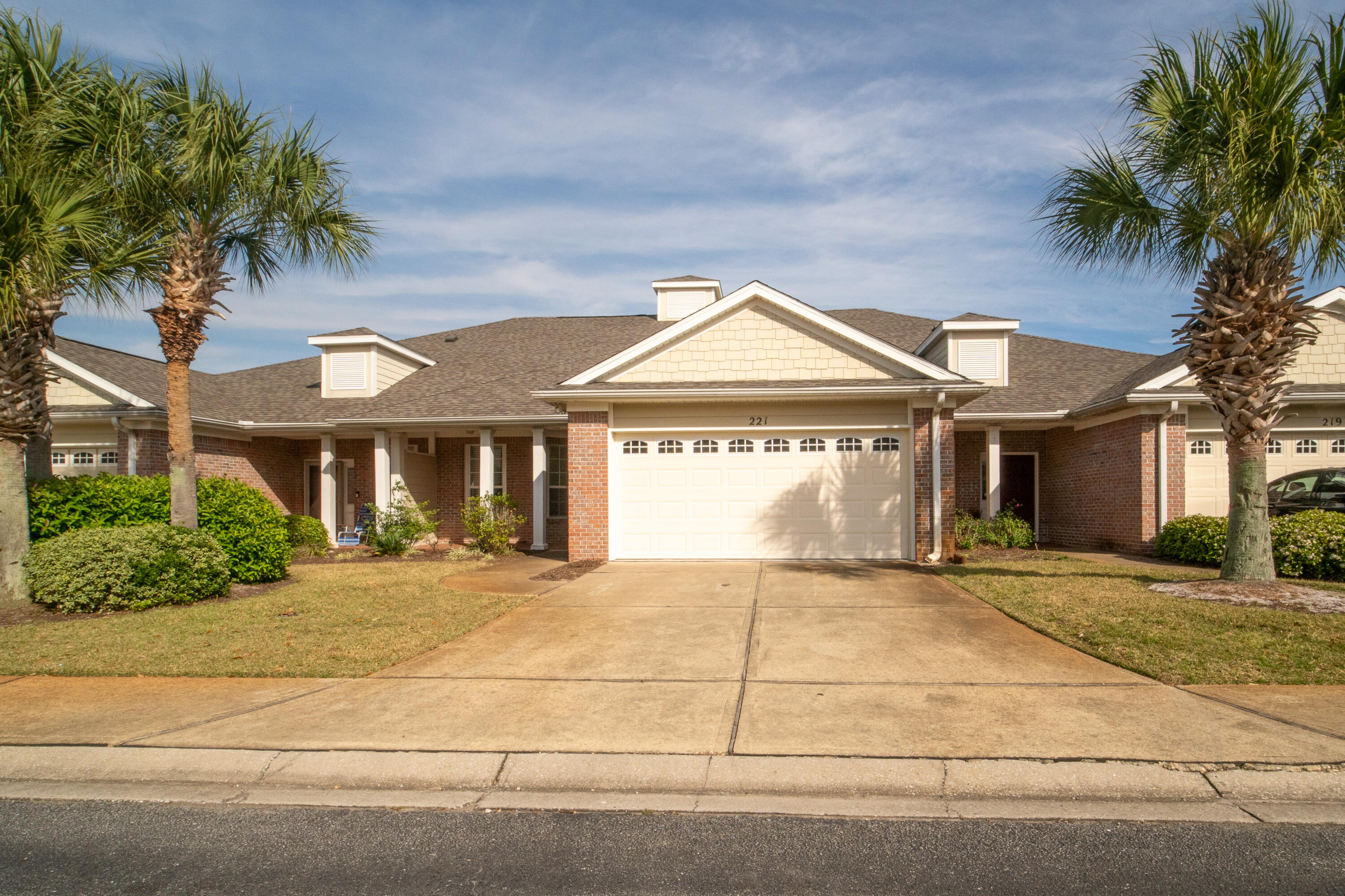 DIAMOND LAKES - Residential