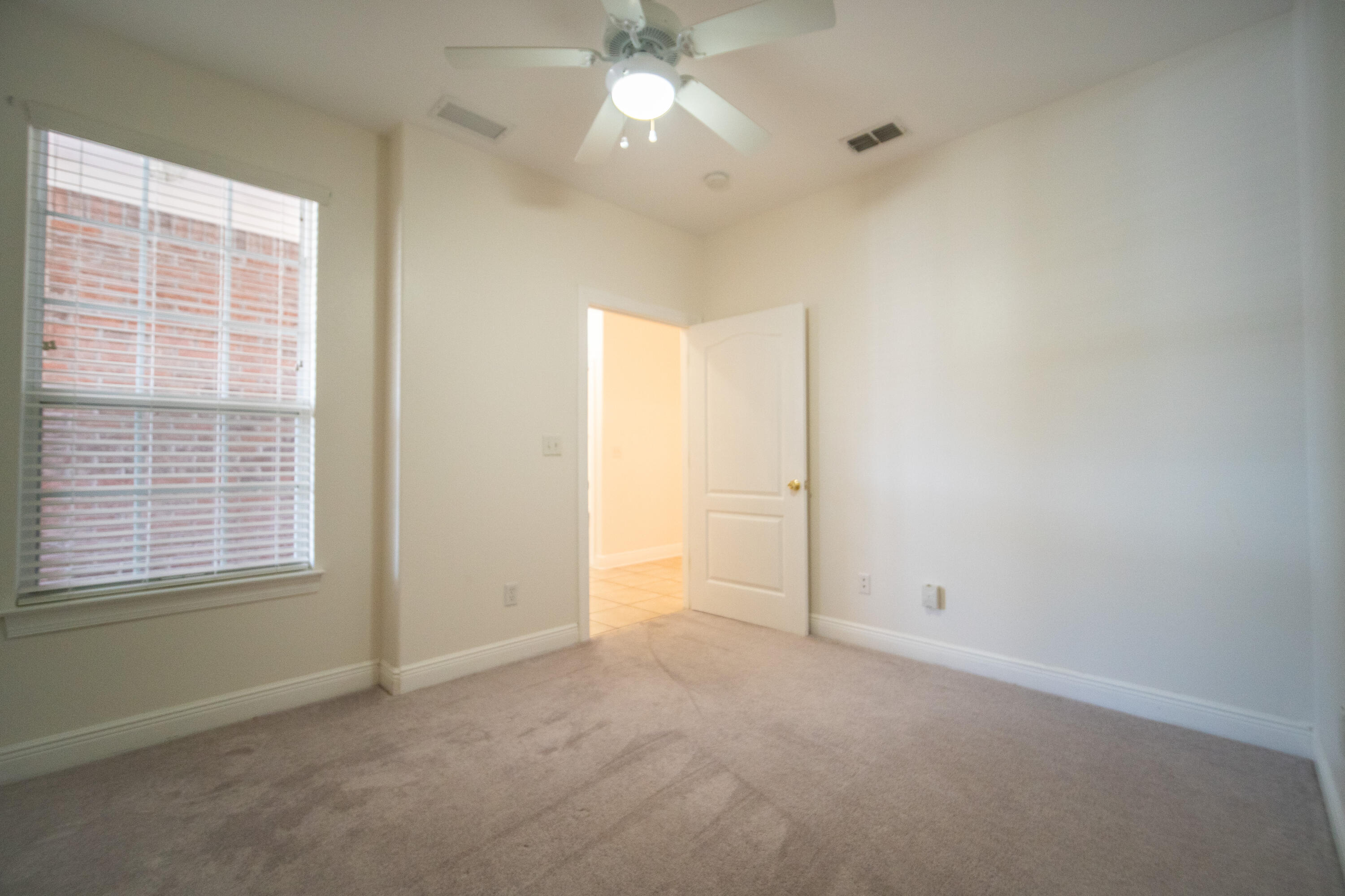 DIAMOND LAKES - Residential