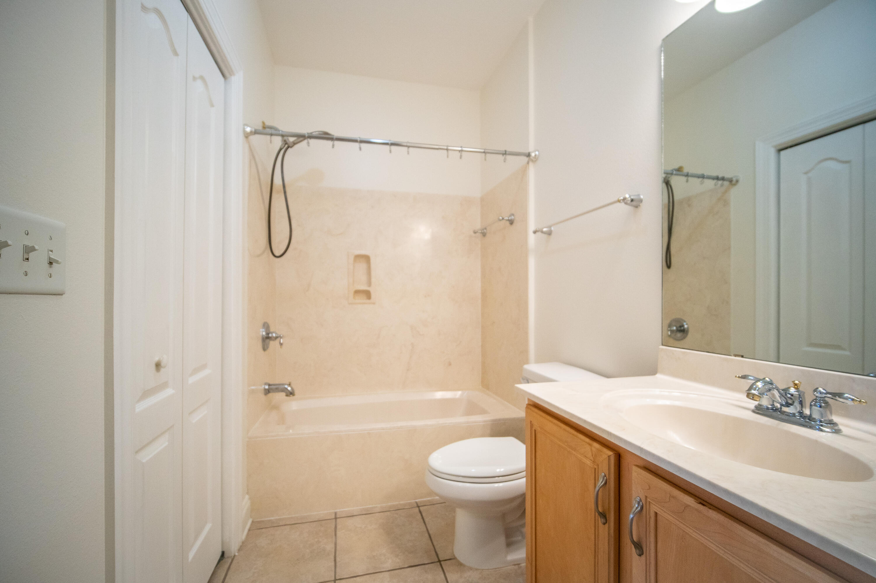 DIAMOND LAKES - Residential