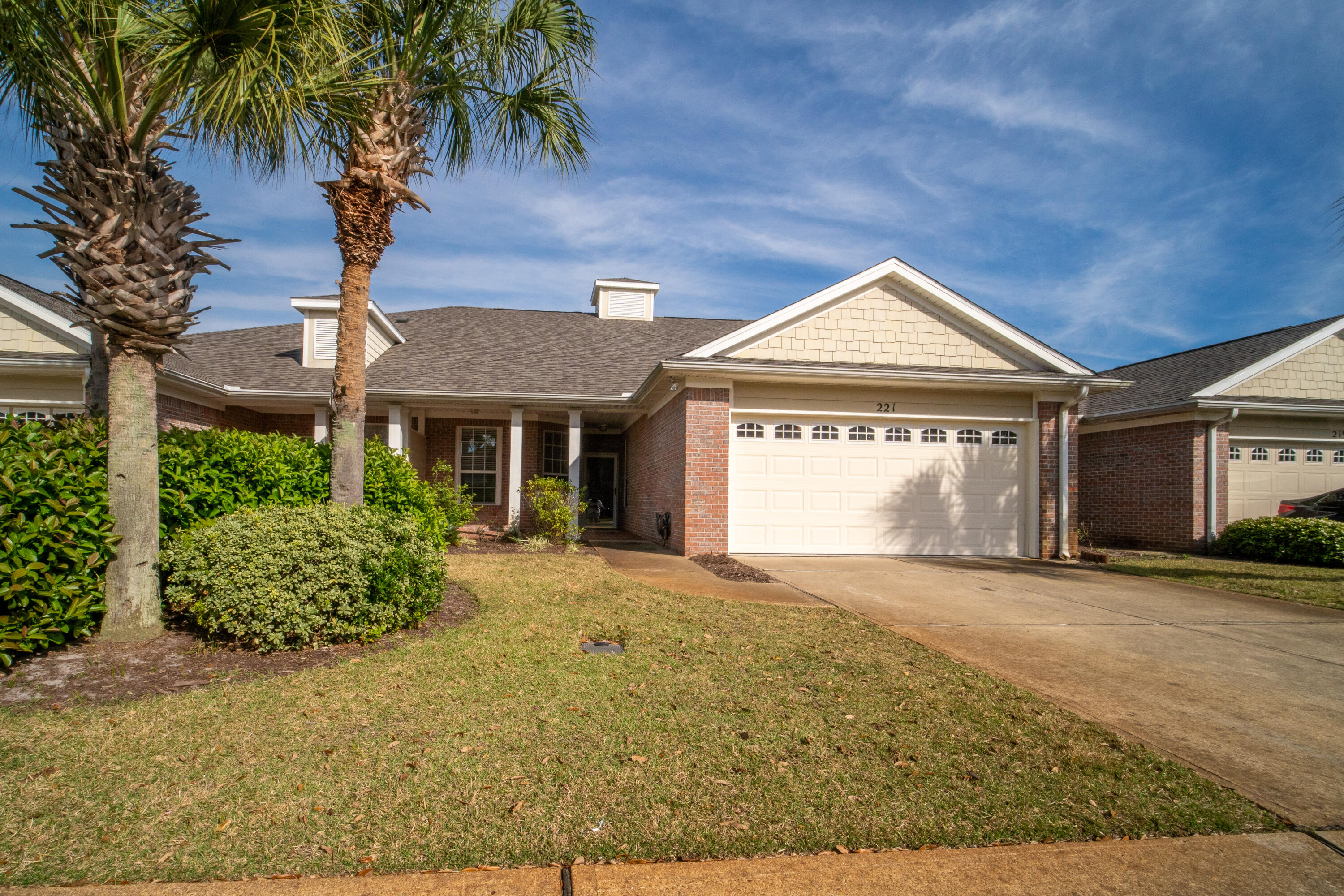 DIAMOND LAKES - Residential