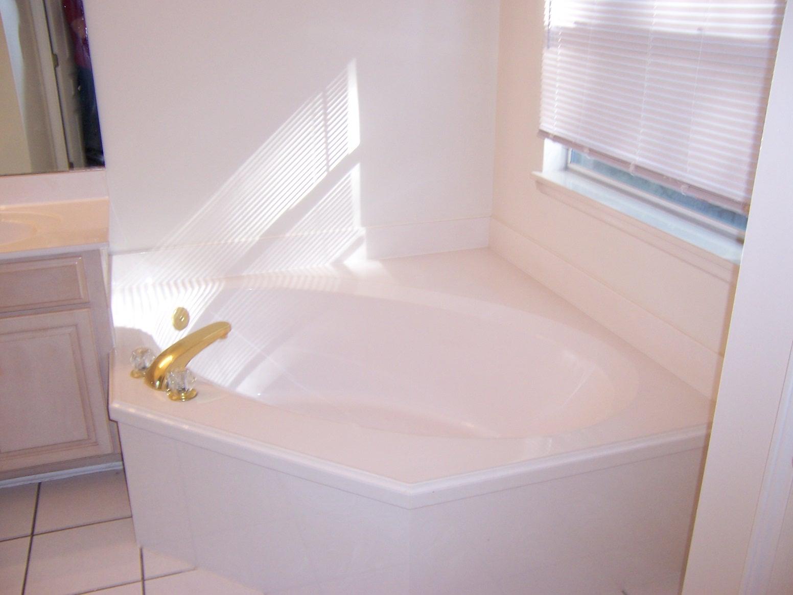 ROCKY BAYOU - Residential Lease