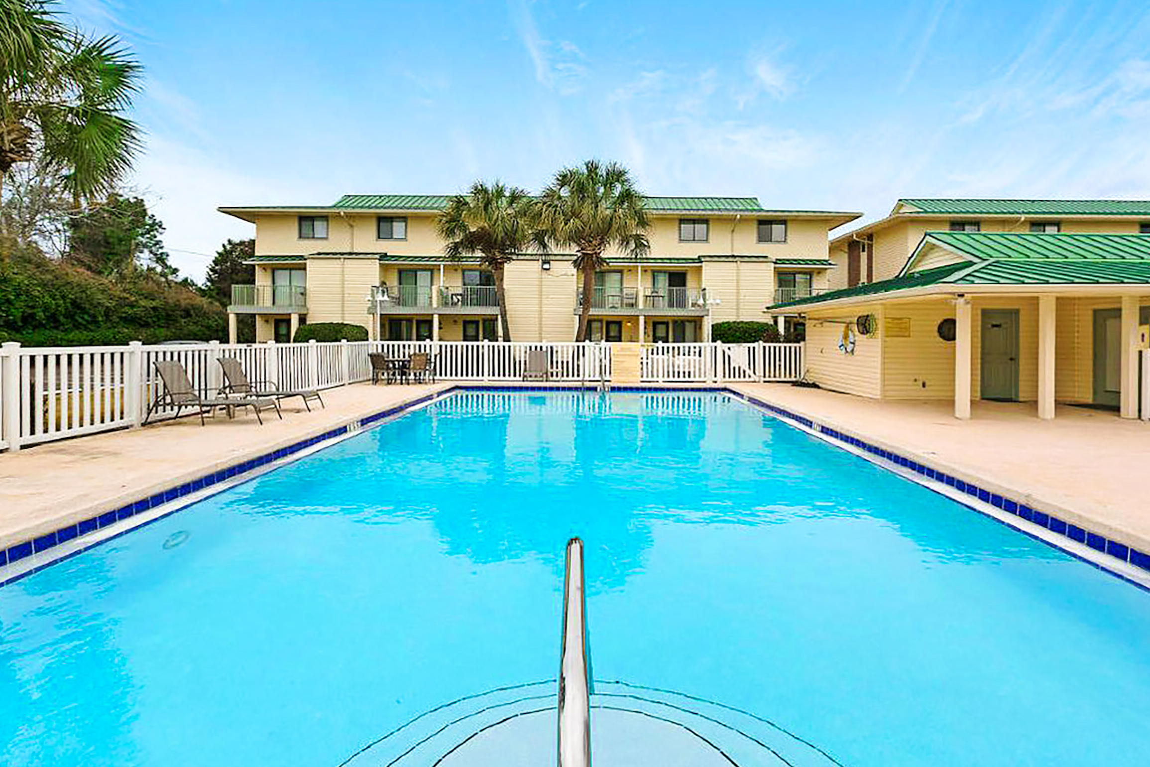 SANDPRINTS CONDO - Residential