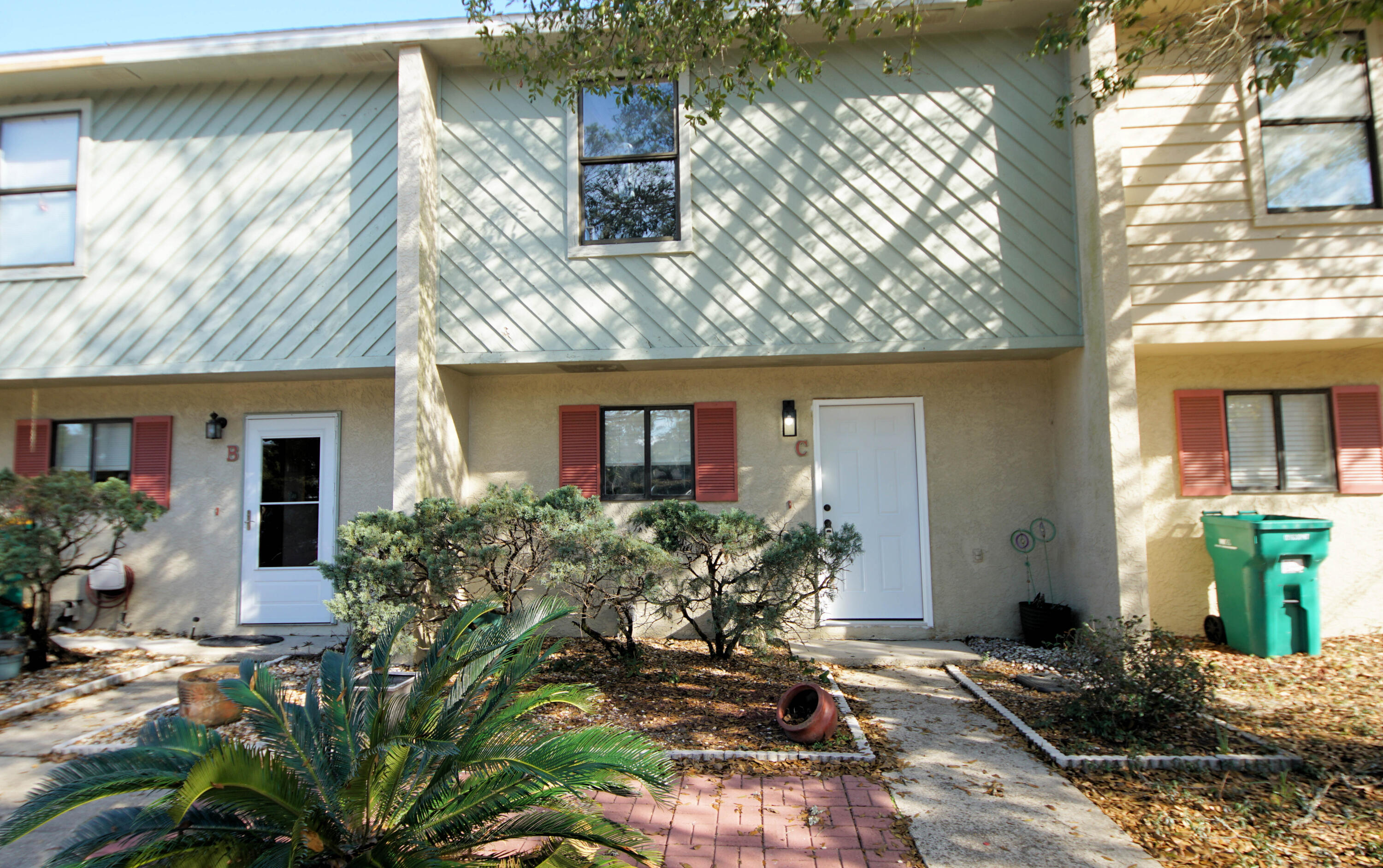 PLANTATION MANOR - Residential