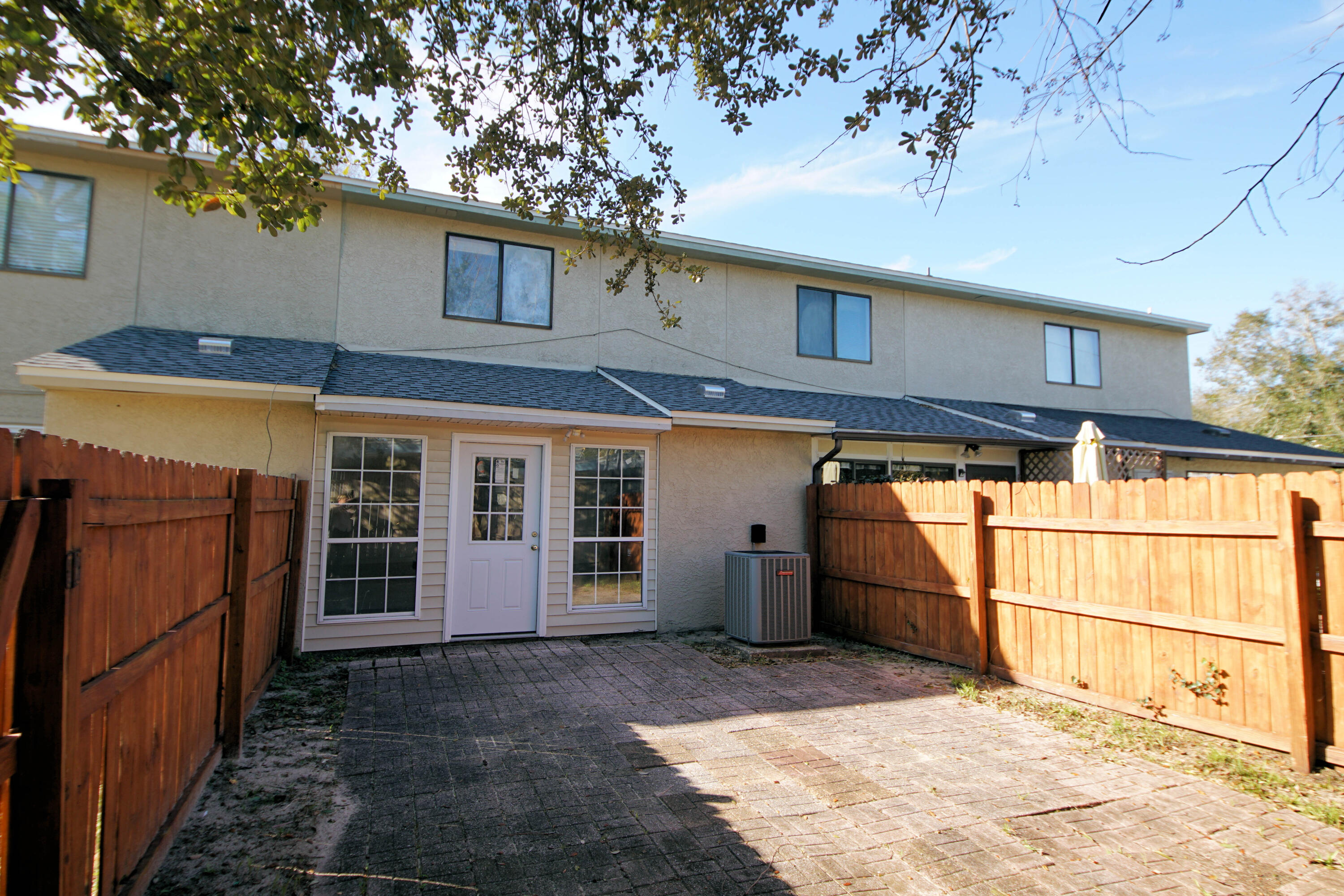 PLANTATION MANOR - Residential