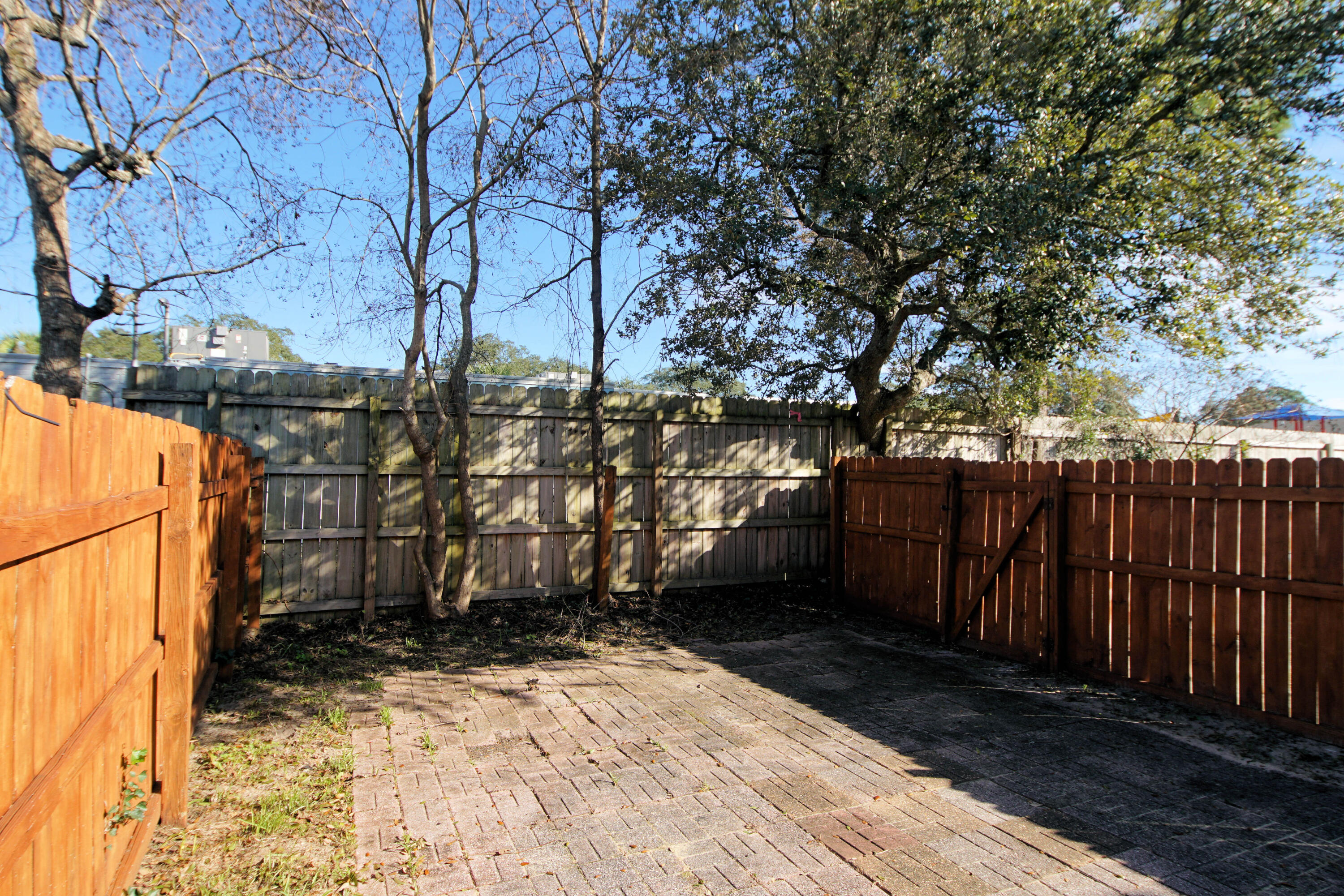 PLANTATION MANOR - Residential