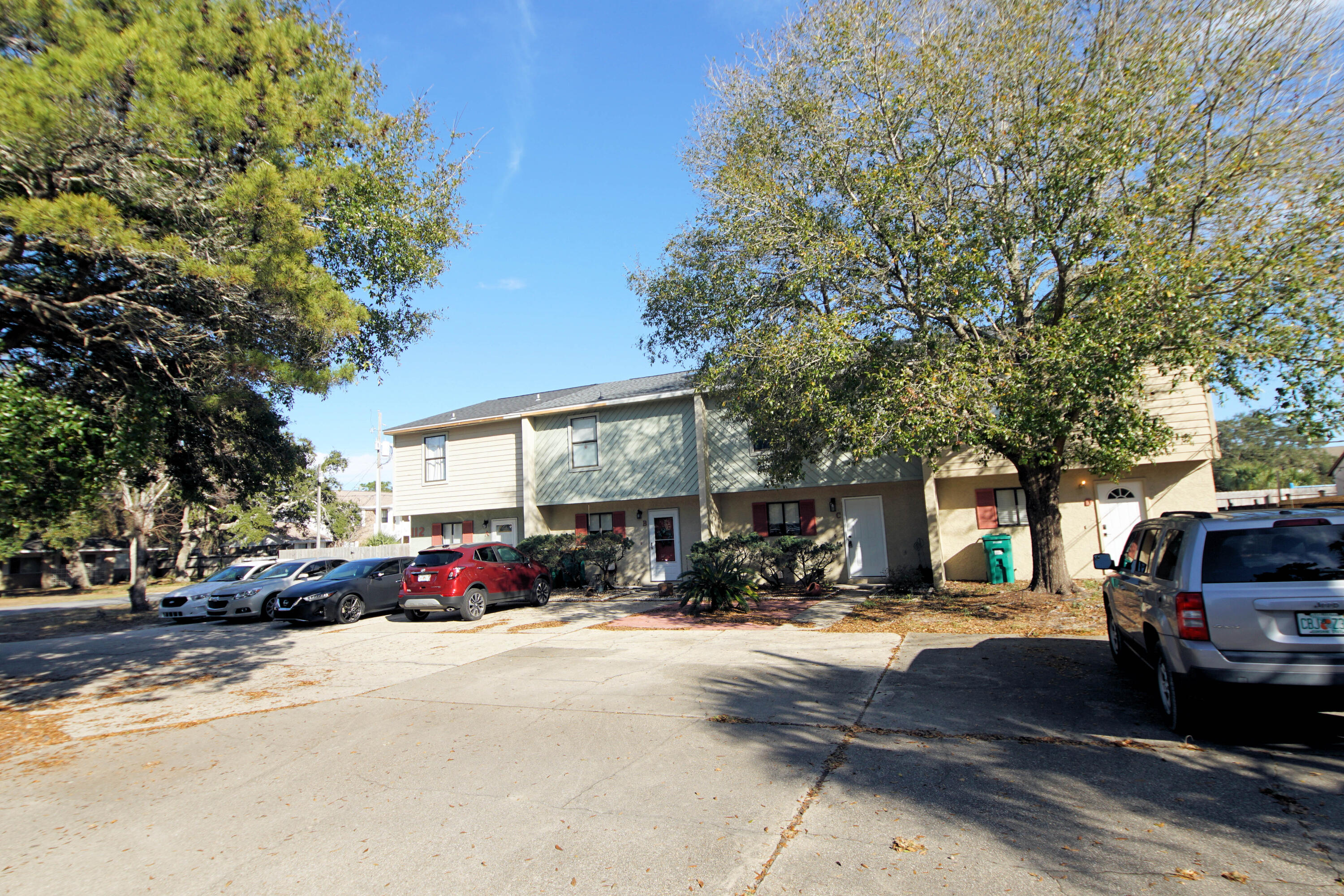 PLANTATION MANOR - Residential