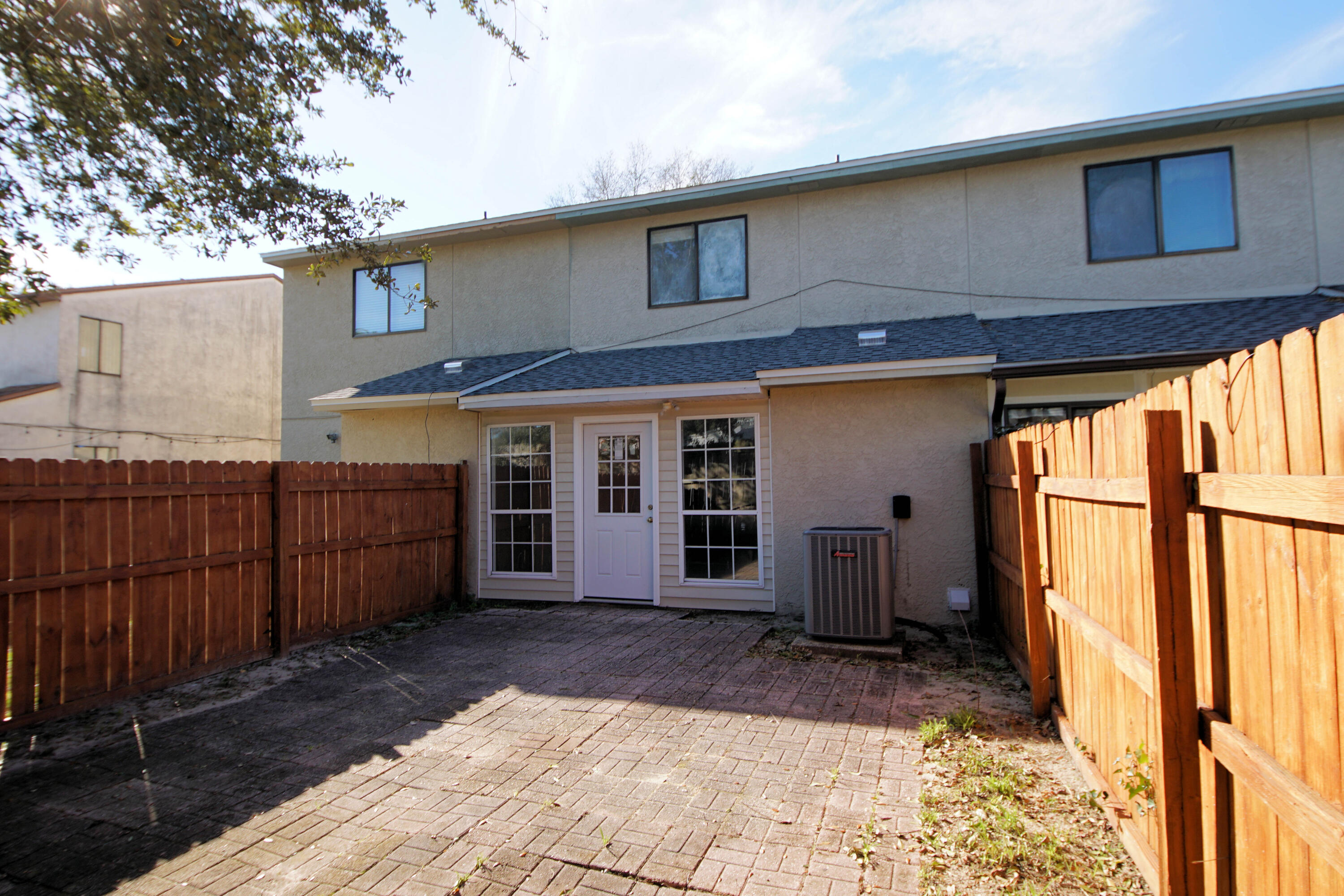 PLANTATION MANOR - Residential