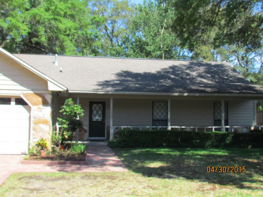 Nice three bedroom two bath home in the heart of Blue Water Bay. This home features a large living area with nice wood burning fireplace, indoor laundry room, large master bedroom, screened Florida room and spacious fenced in backyard. Owner will consider pets with a non refundable pet fee. Pets must be spayed/neutered, current on all shots and housebroken. Any person 18 years old or older need to complete separate applications. Renters required to carry renter's liability insurance.	


