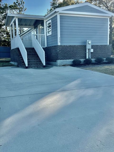 A home in DeFuniak Springs