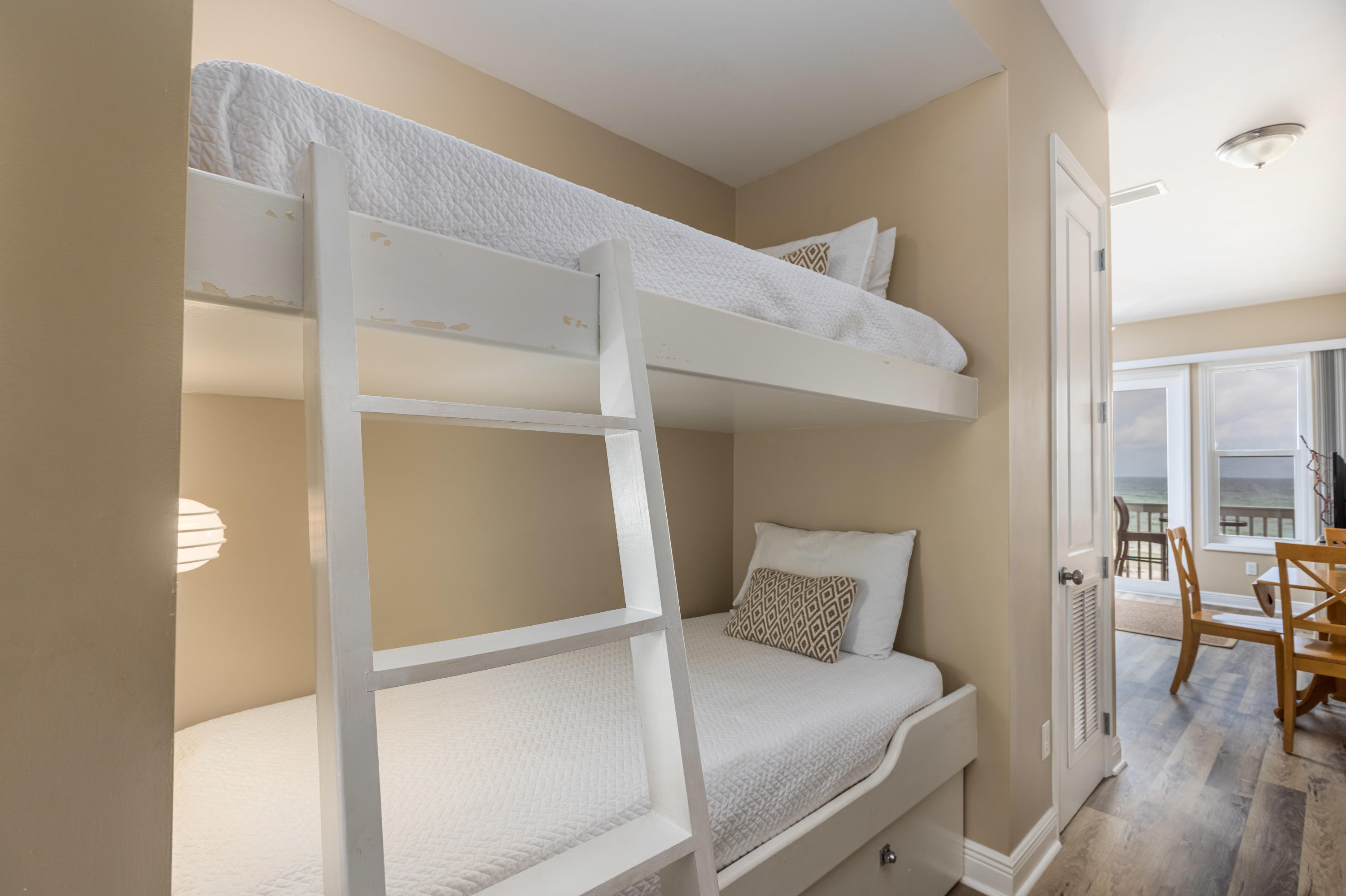 LEEWARD CONDO - Residential