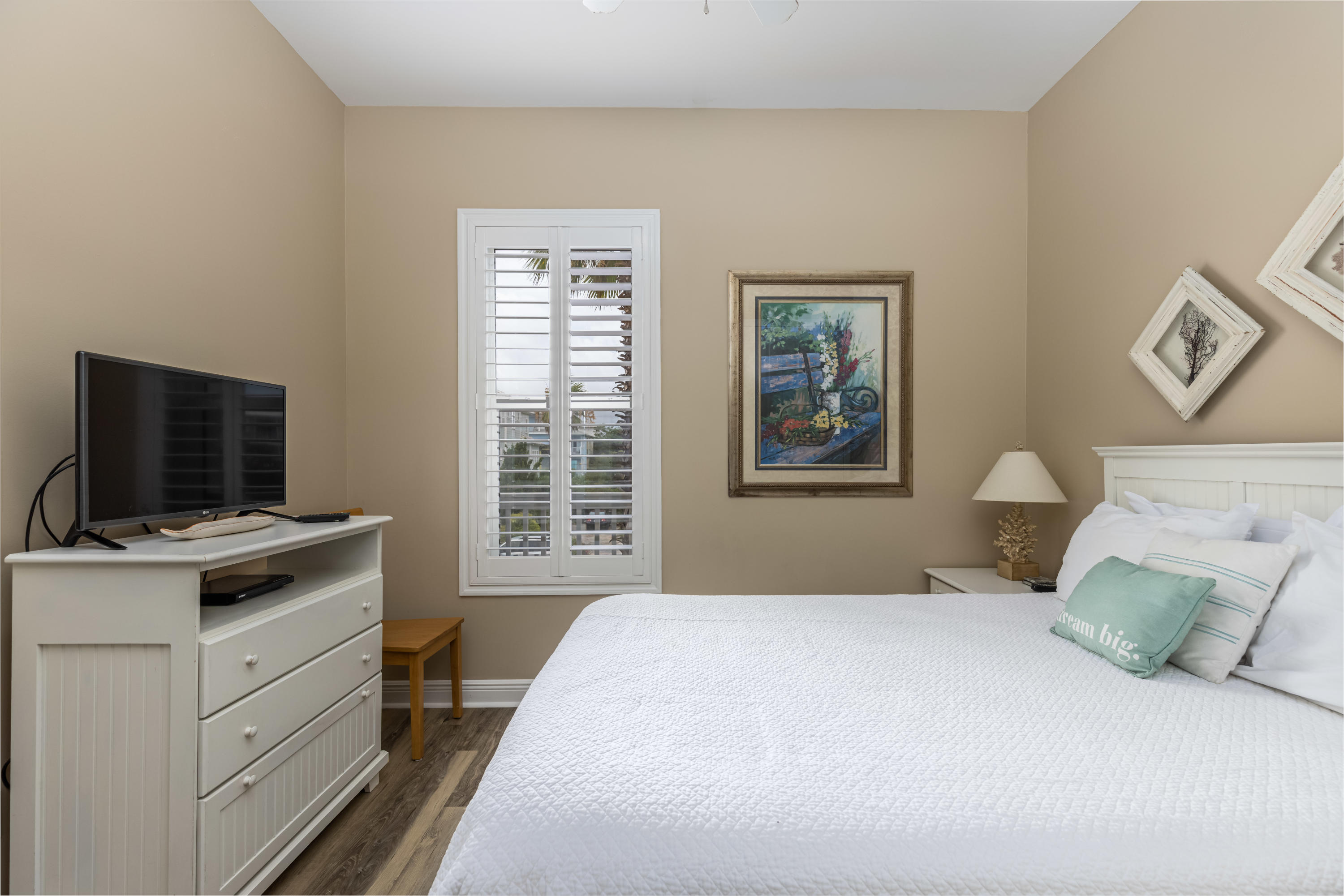 LEEWARD CONDO - Residential