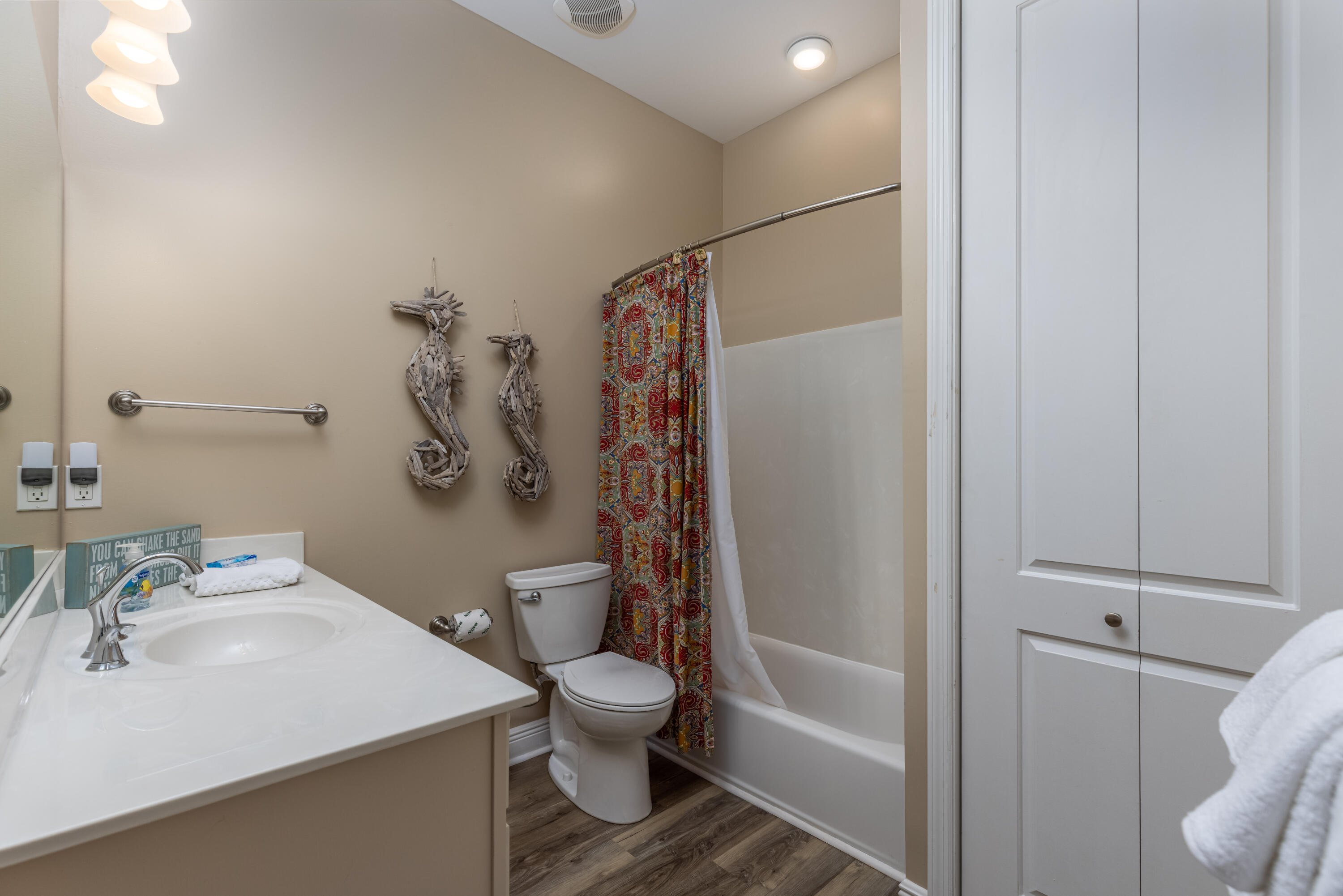 LEEWARD CONDO - Residential