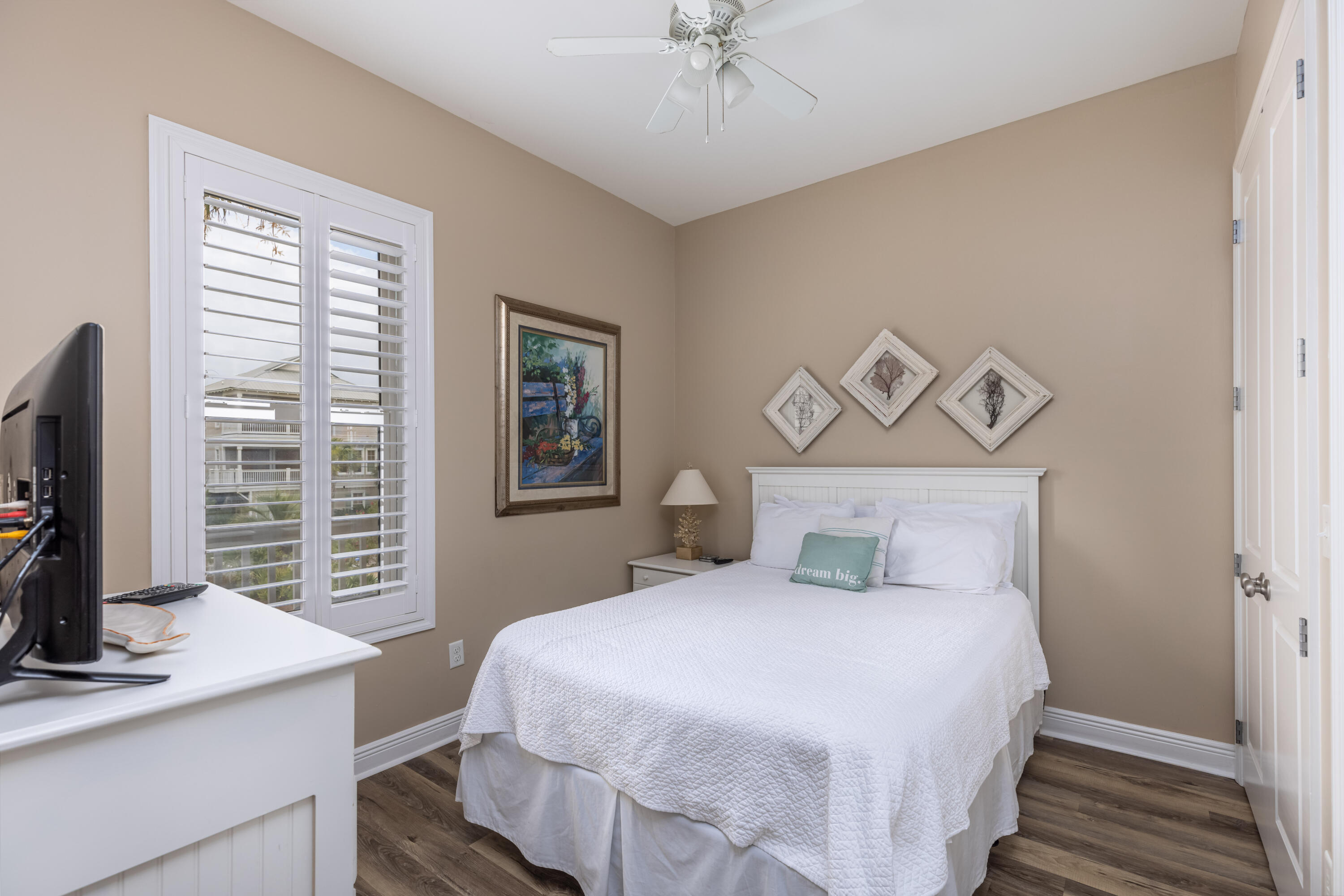 LEEWARD CONDO - Residential