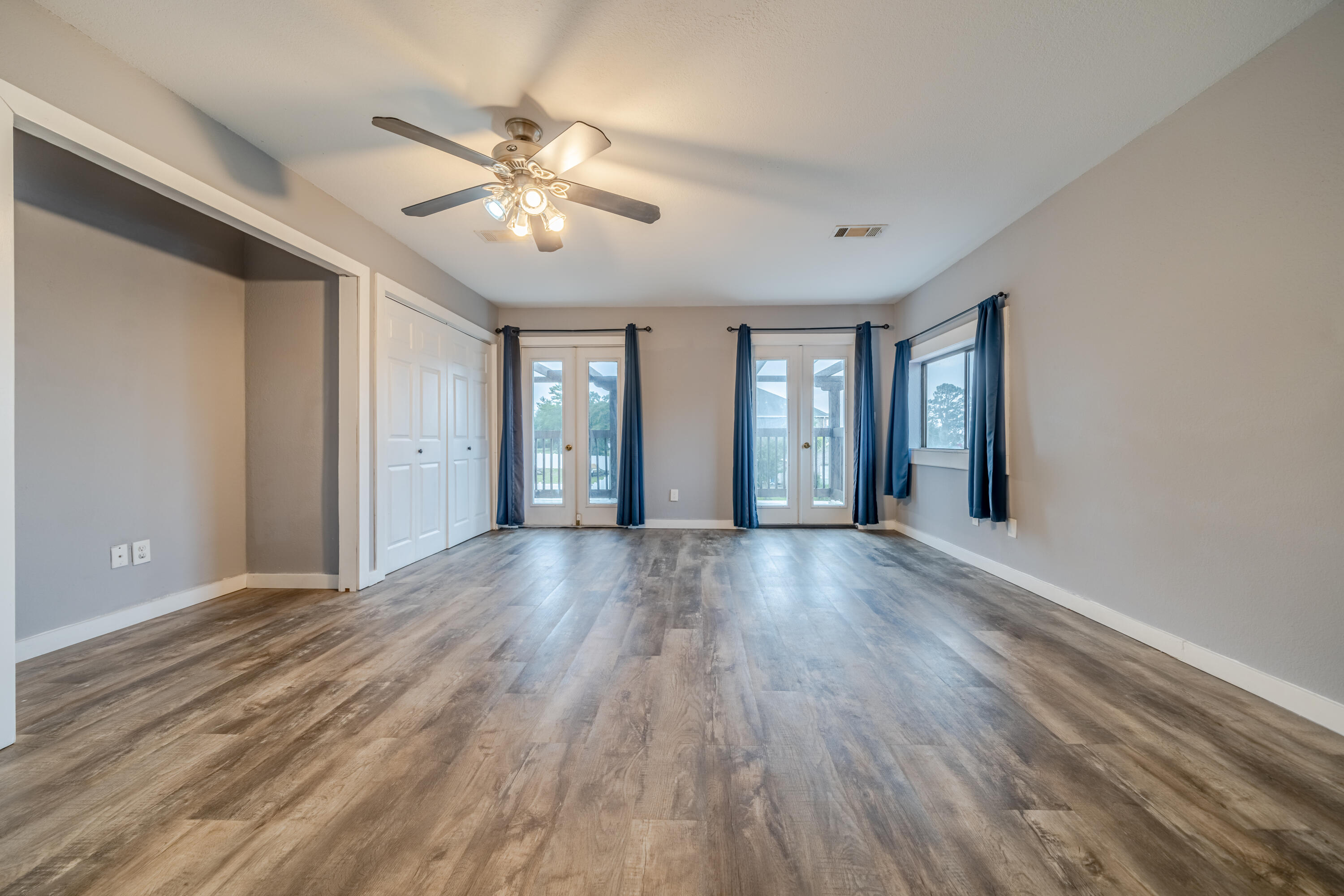 OMNI OAKS - Residential