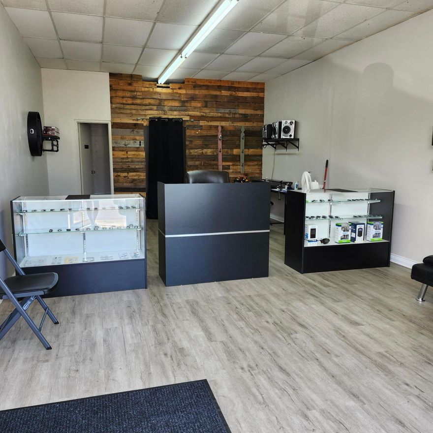 Unit is currently occupied by Express Locksmith Services.  Open floor space with half bath and small storage area in the rear.  Very conveniently located on the corner of Beal Pkwy and Holmes Blvd in a very busy strip center.  Other tenants include a beauty shop, alteration shop, nail supply store, grocery store, two restaurants, beauty supply store, Army-Navy Surplus store, DeFrance Antiques and DeFrance Boutique.  Landlord/Owner is a licenced Realtor.
