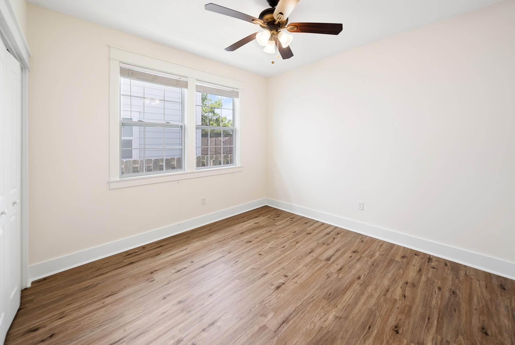 PARADISE GROVE - Residential