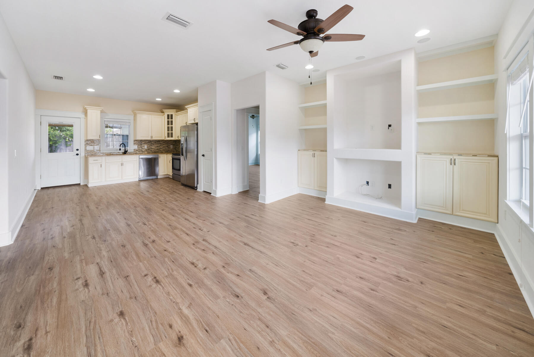 PARADISE GROVE - Residential