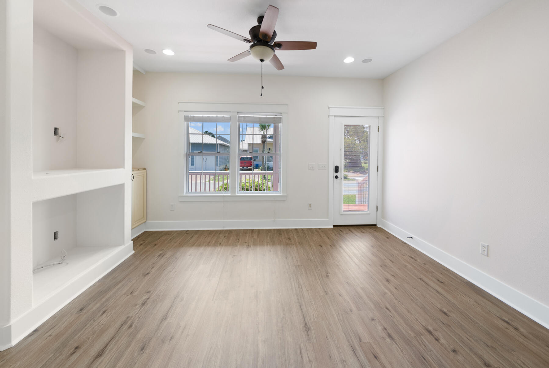 PARADISE GROVE - Residential